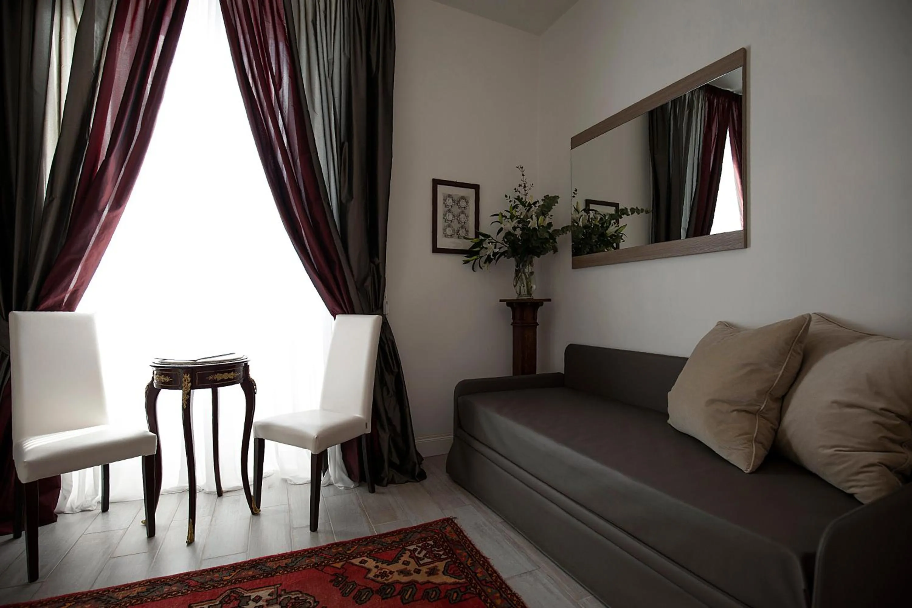 Living room in Roman Holidays cuore dell'Impero