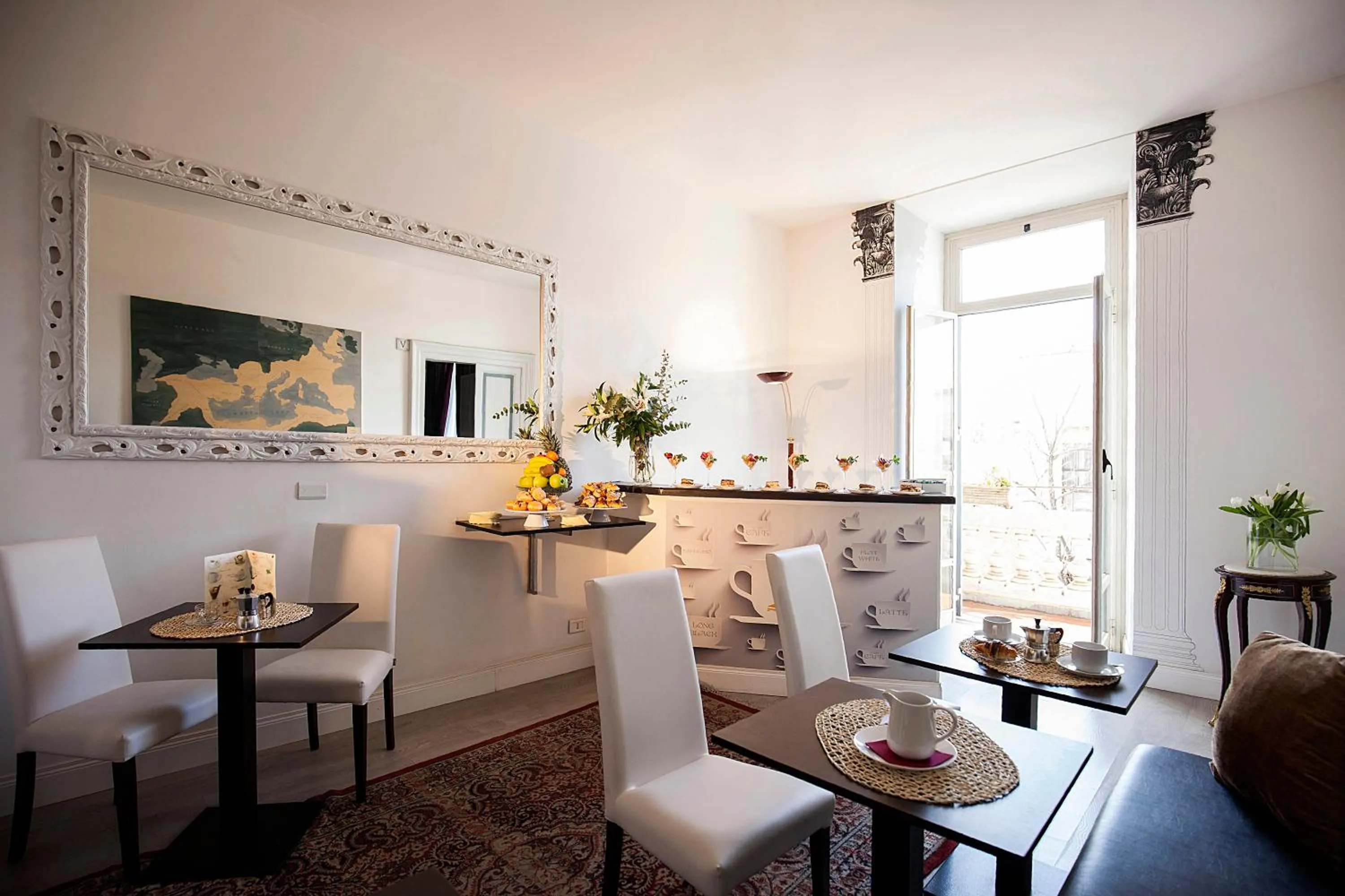 Living room in Roman Holidays cuore dell'Impero