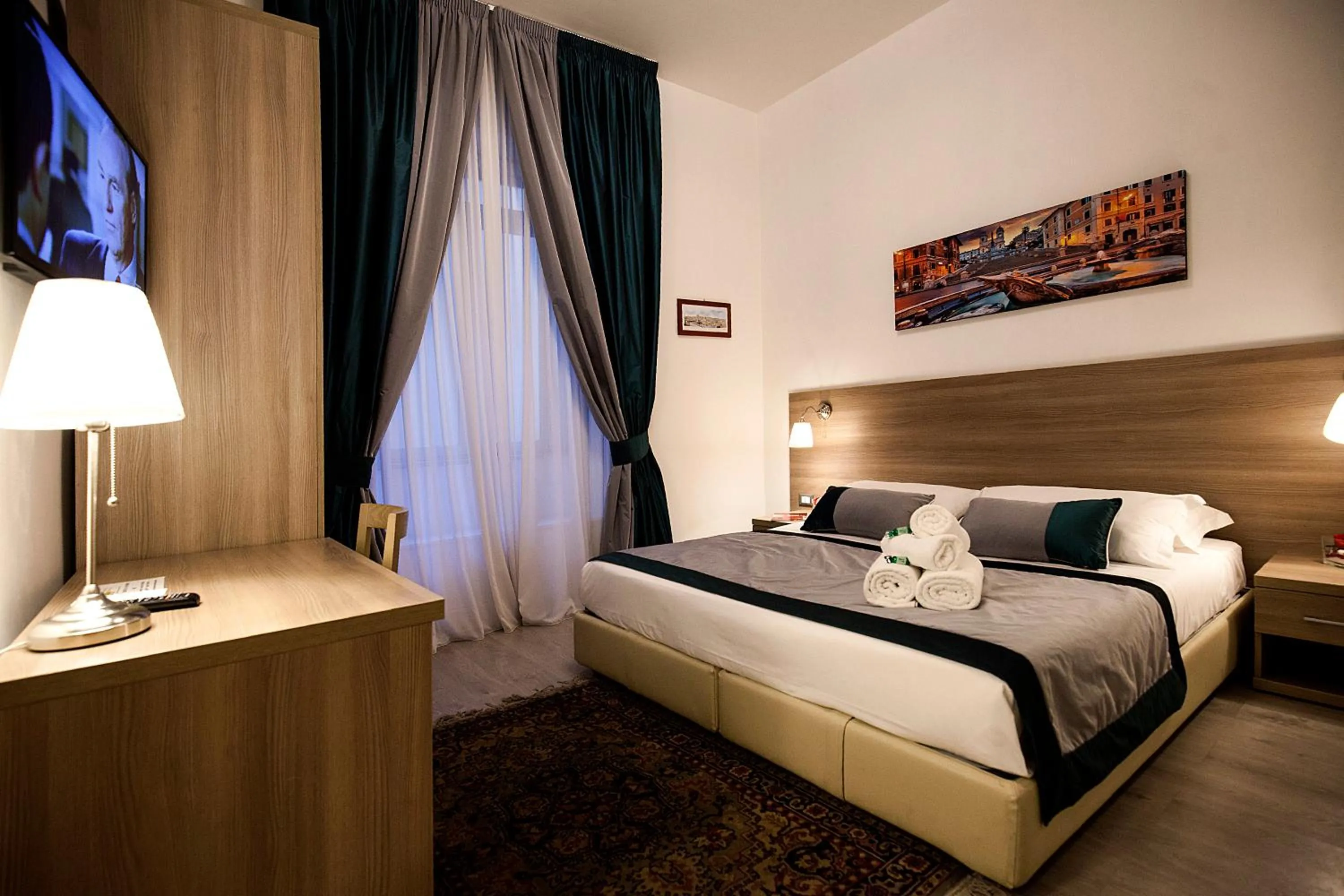 Photo of the whole room, Bed in Roman Holidays cuore dell'Impero