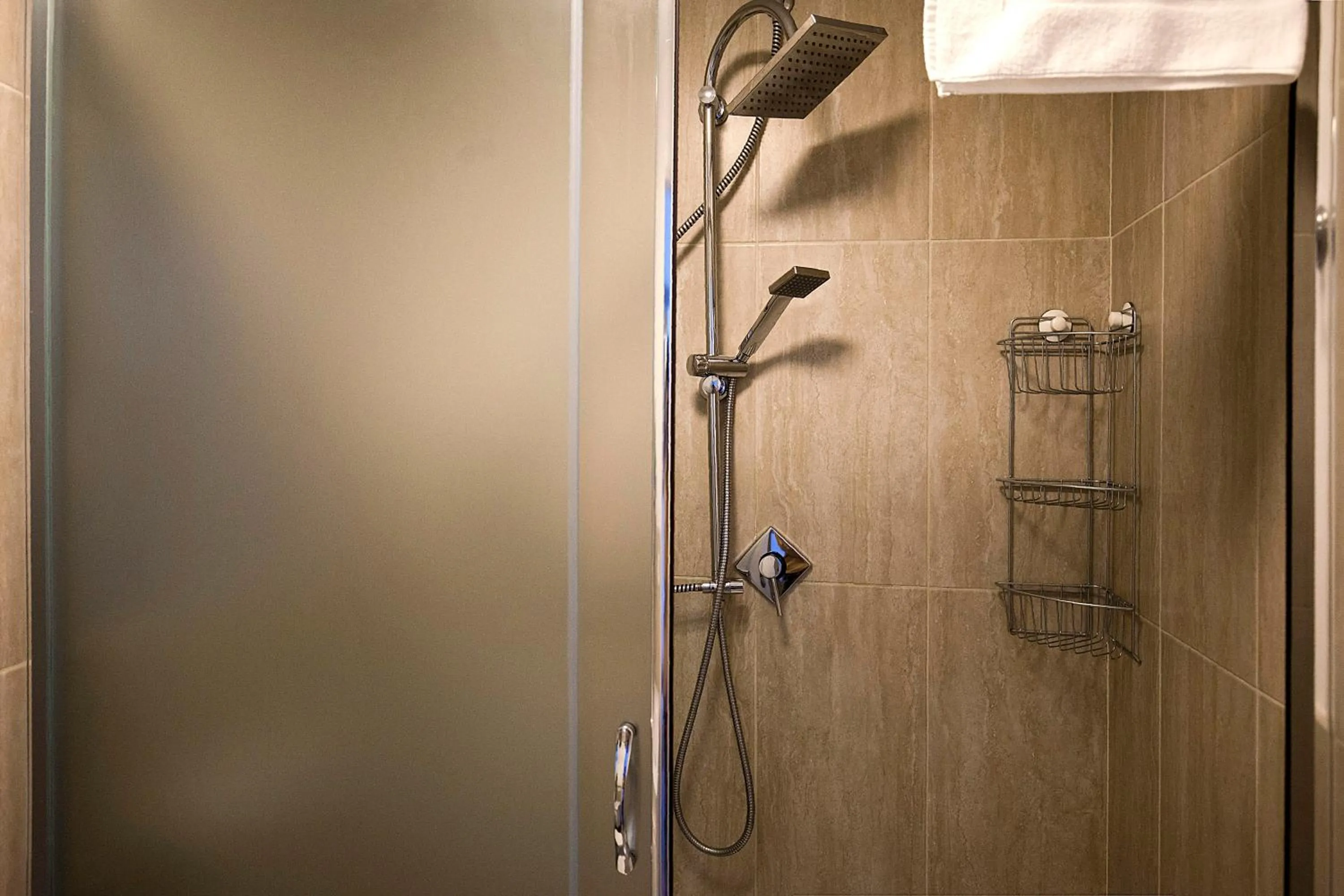Shower in Roman Holidays cuore dell'Impero
