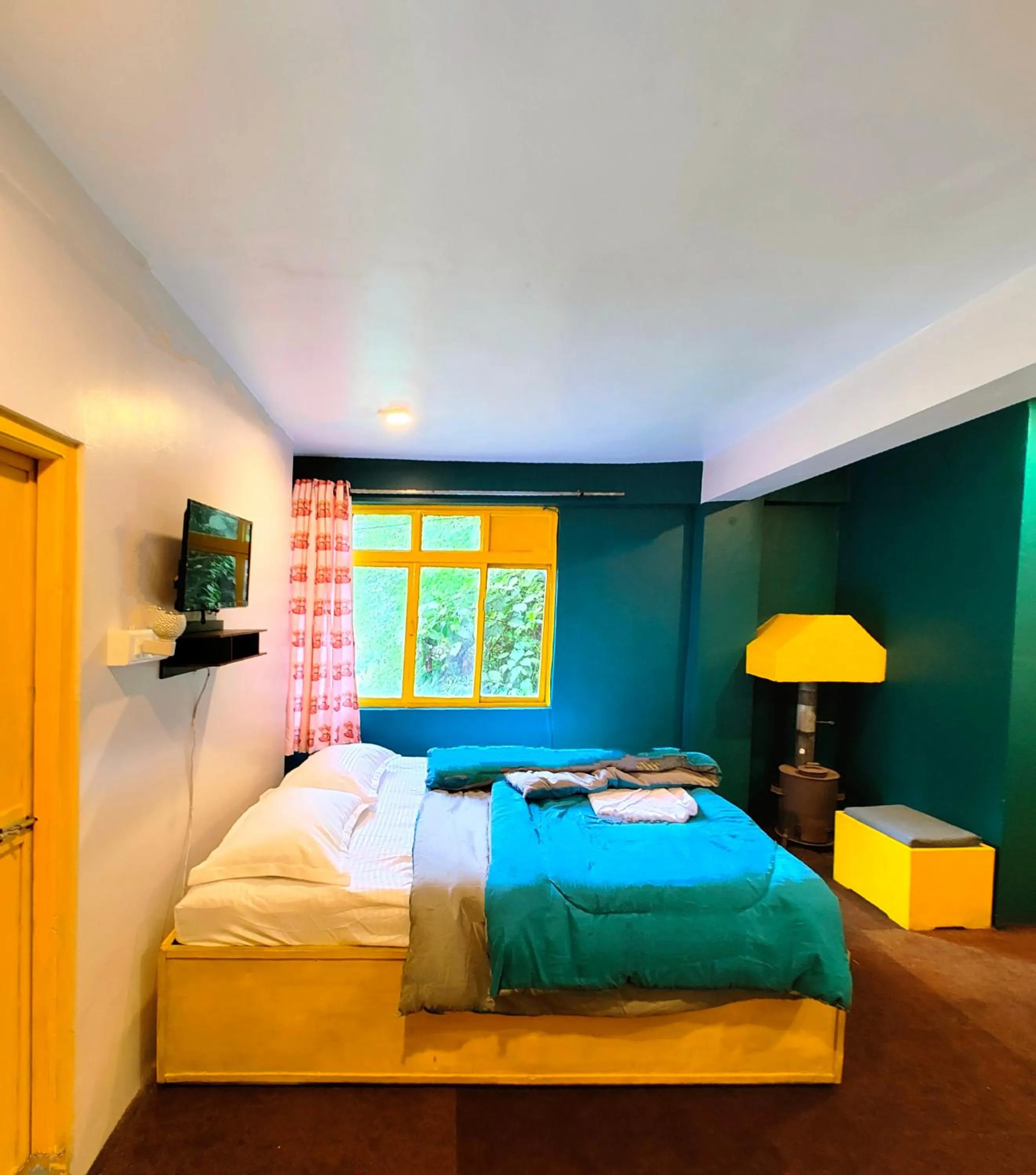 Bed in Hidden Monkey Stays Darjeeling, Batasia