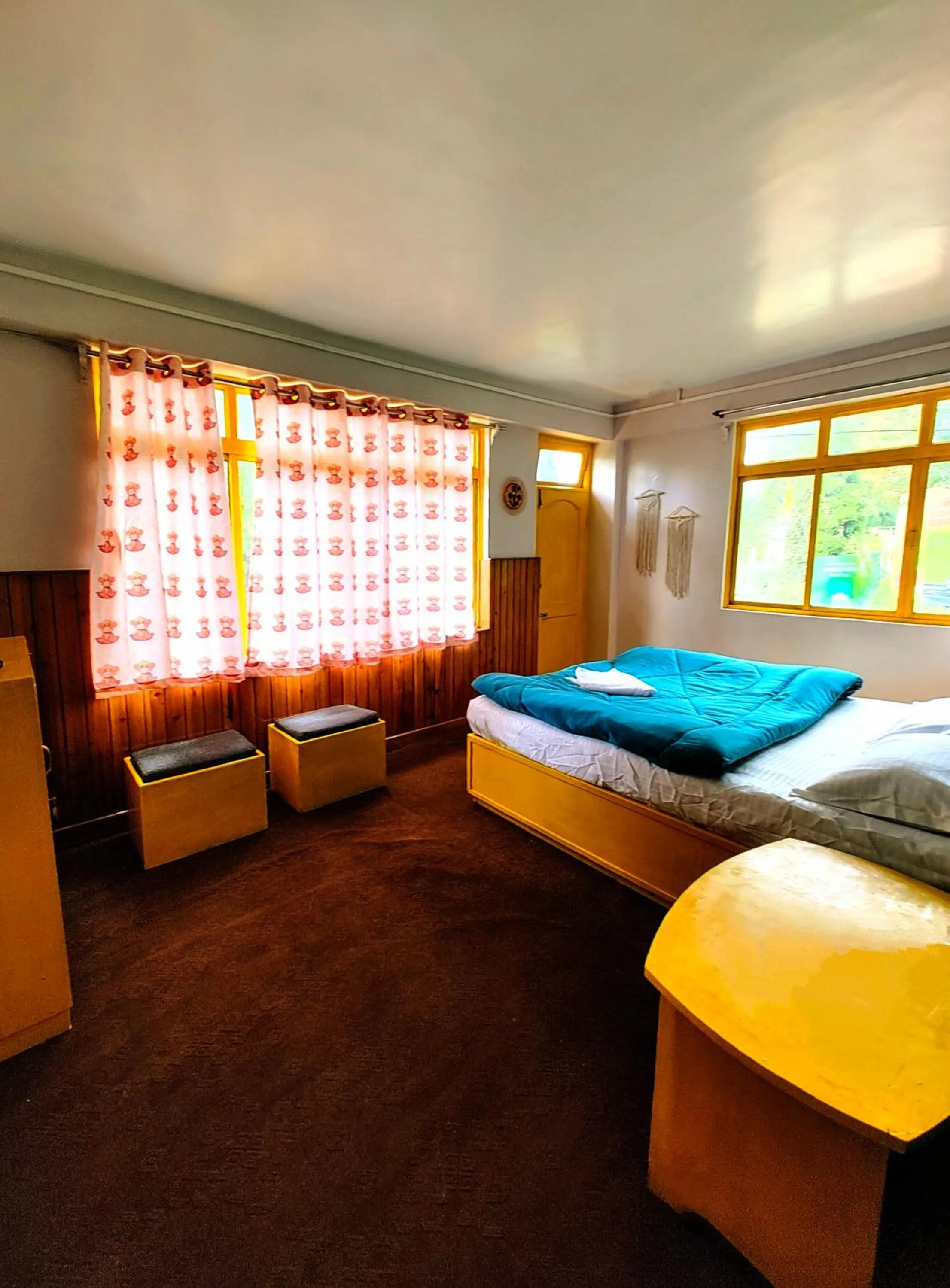 Photo of the whole room, Bed in Hidden Monkey Stays Darjeeling, Batasia