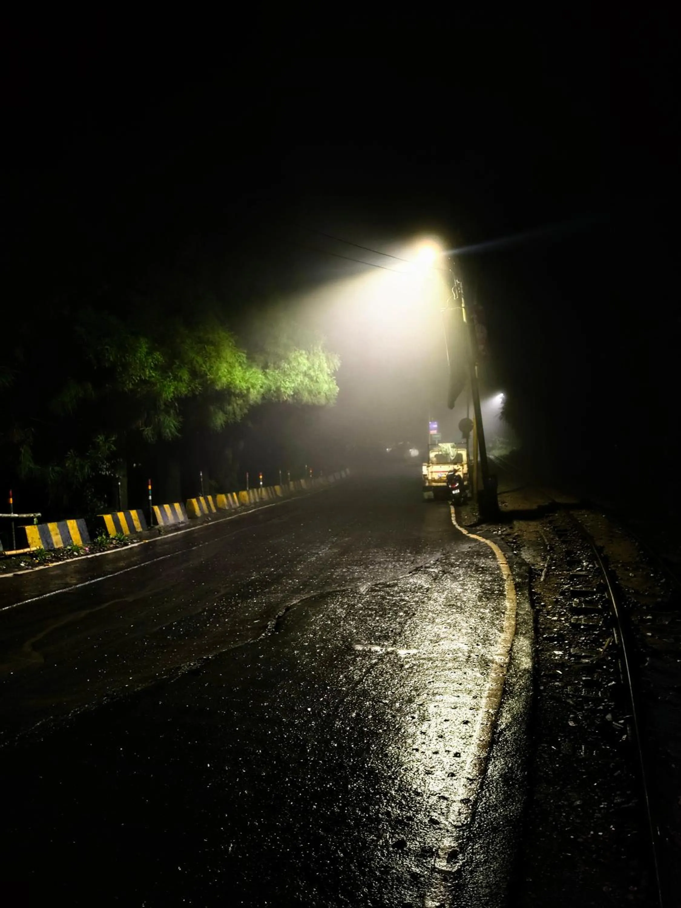 Night in Hidden Monkey Stays Darjeeling, Batasia