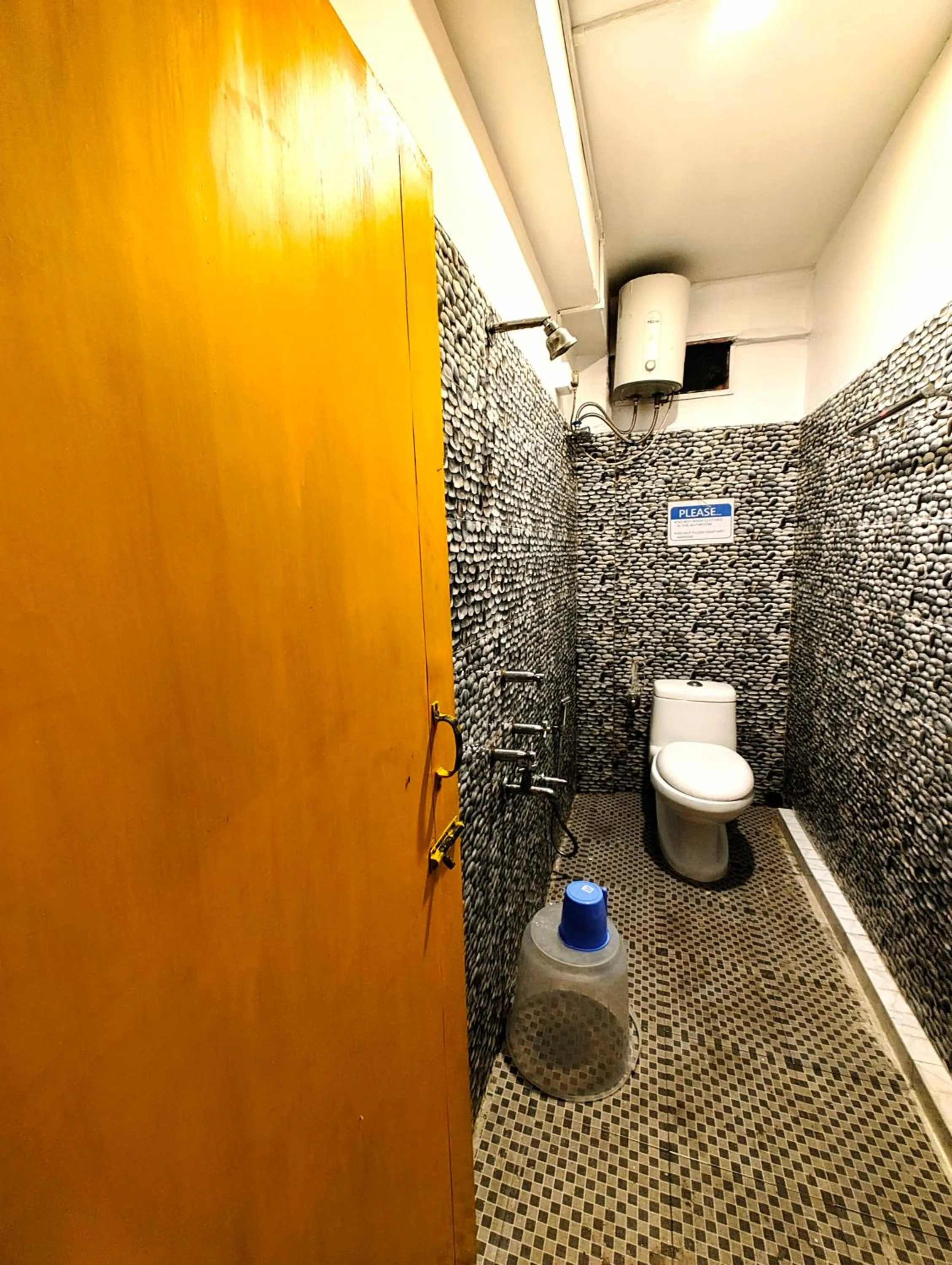 Toilet in Hidden Monkey Stays Darjeeling, Batasia