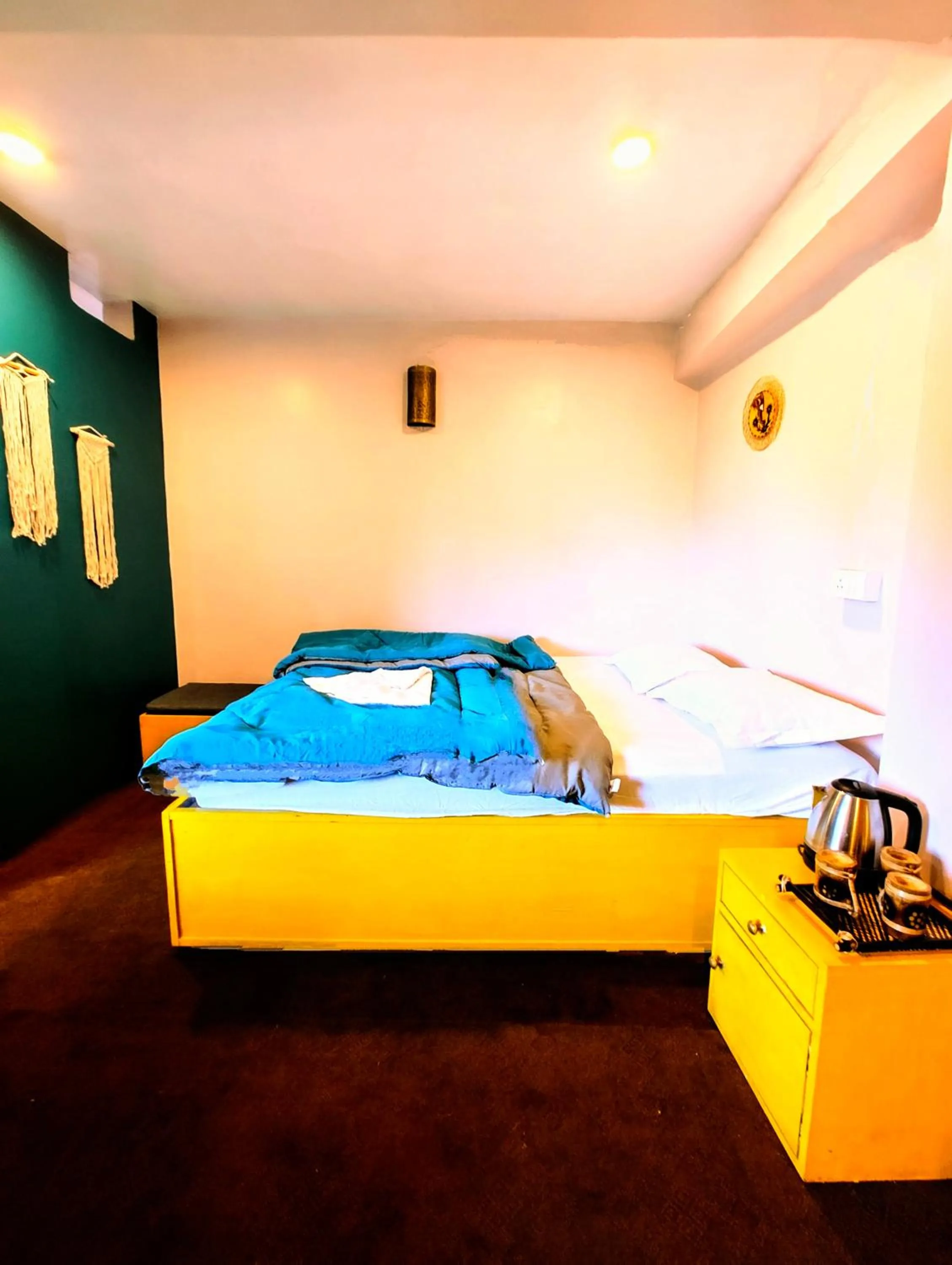 Bedroom, Bed in Hidden Monkey Stays Darjeeling, Batasia