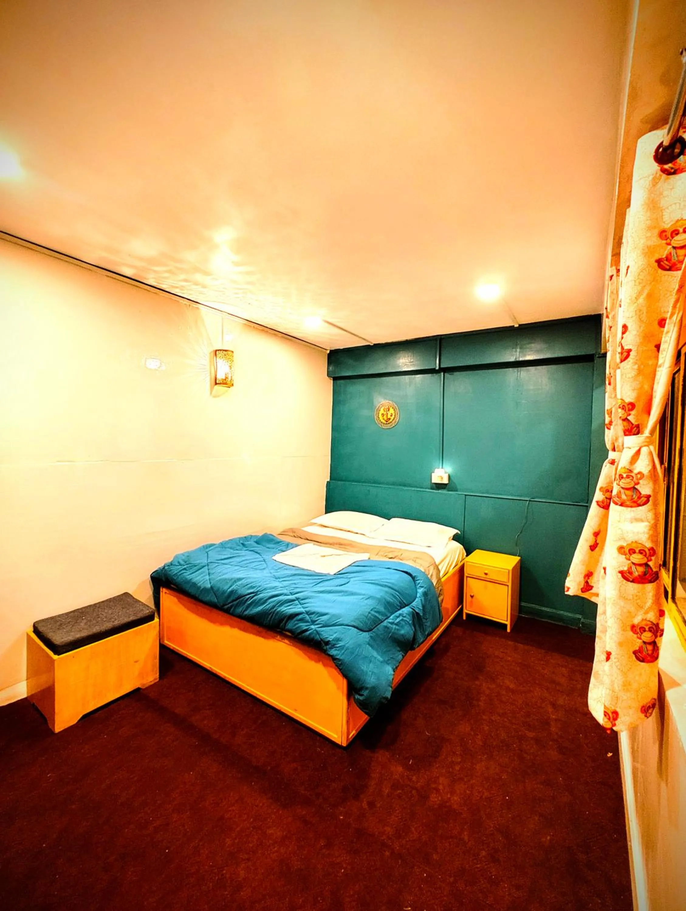 Bedroom, Bed in Hidden Monkey Stays Darjeeling, Batasia