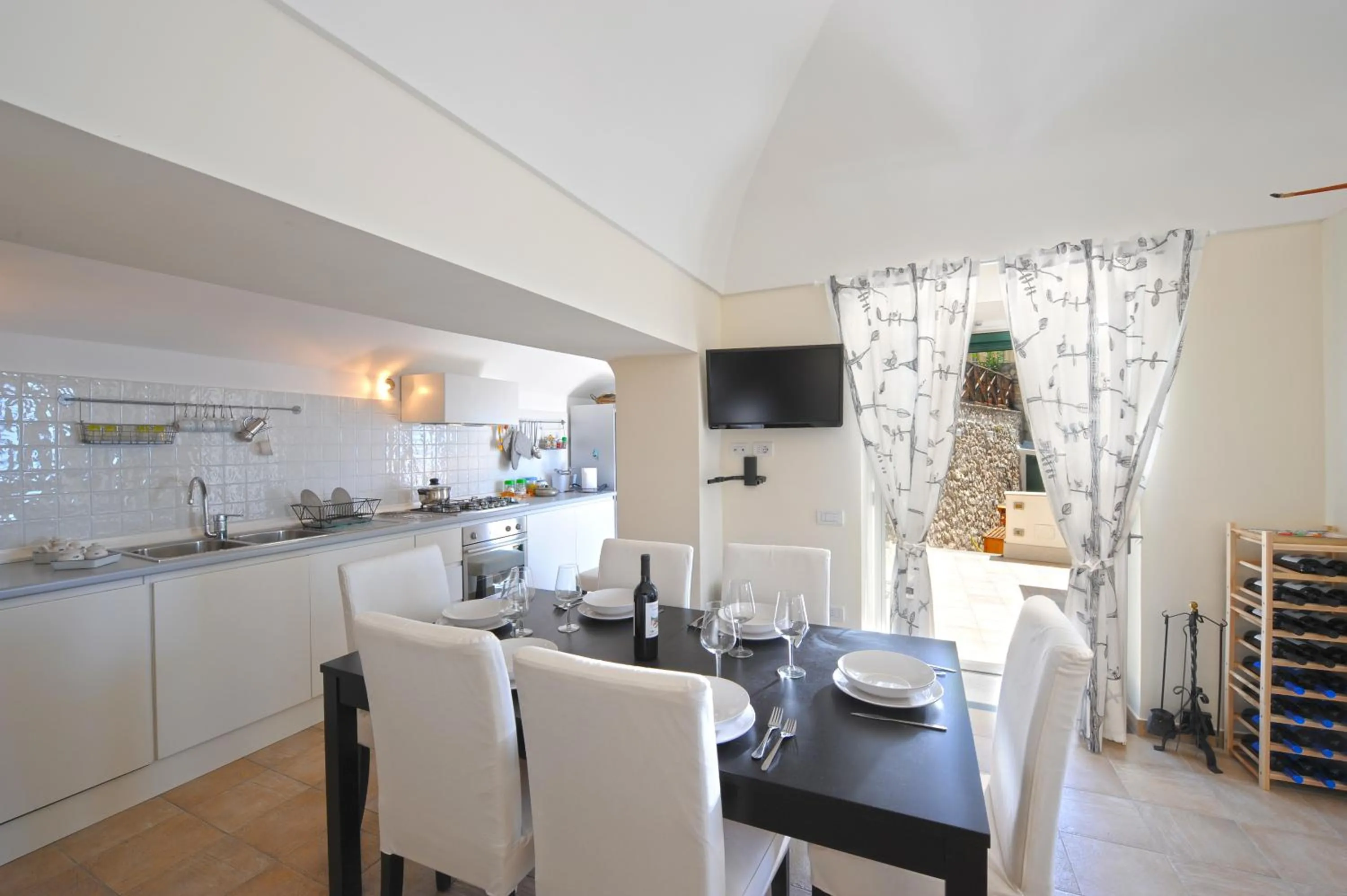 Kitchen or kitchenette in Villa Knight