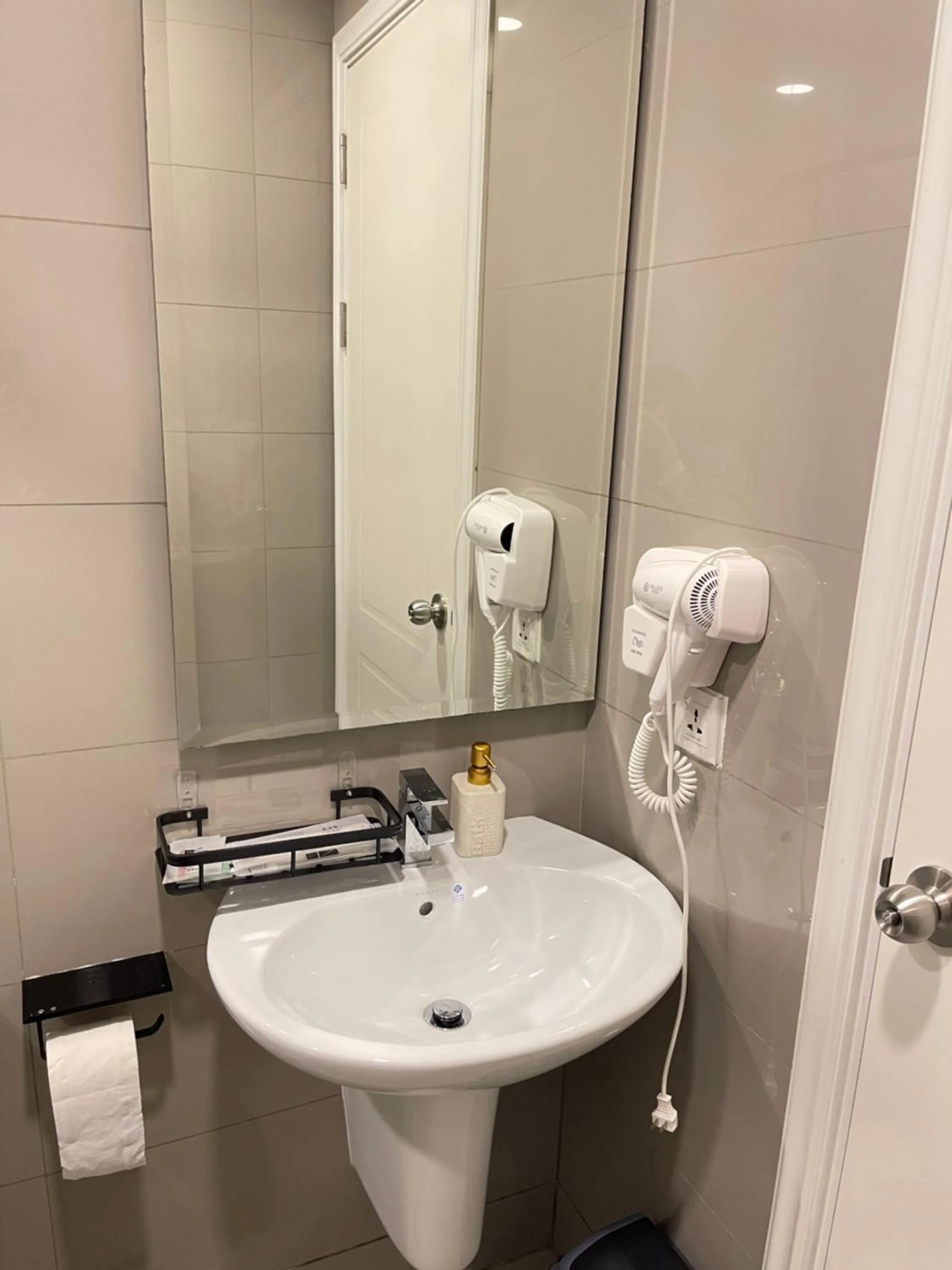 22 Homestay-near AEON Mall 3 & Techo International Aiport