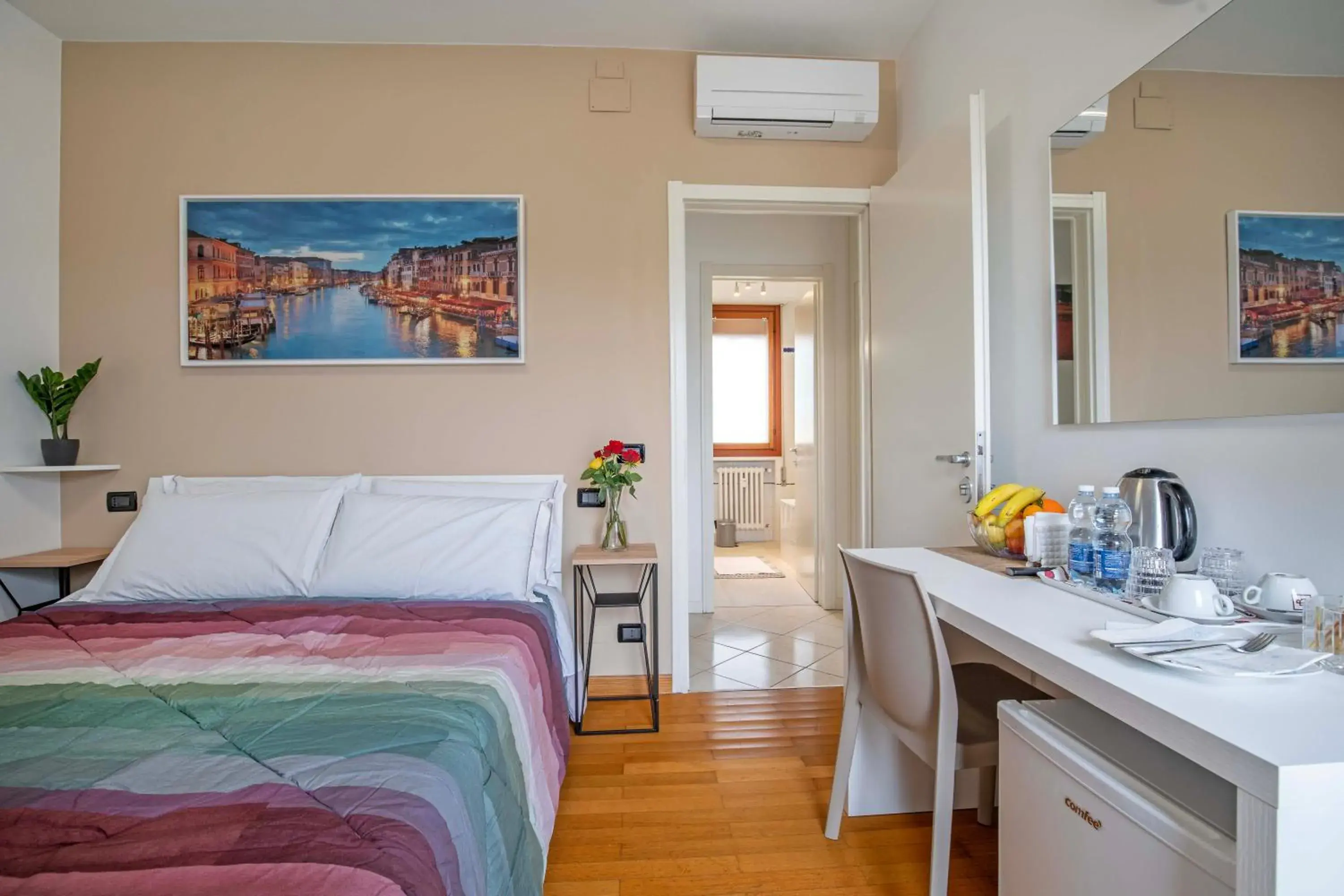 Double Room with Private External Bathroom in Venice Friends Residence Double Room with Private External Bathroom in Venice Friends Residence