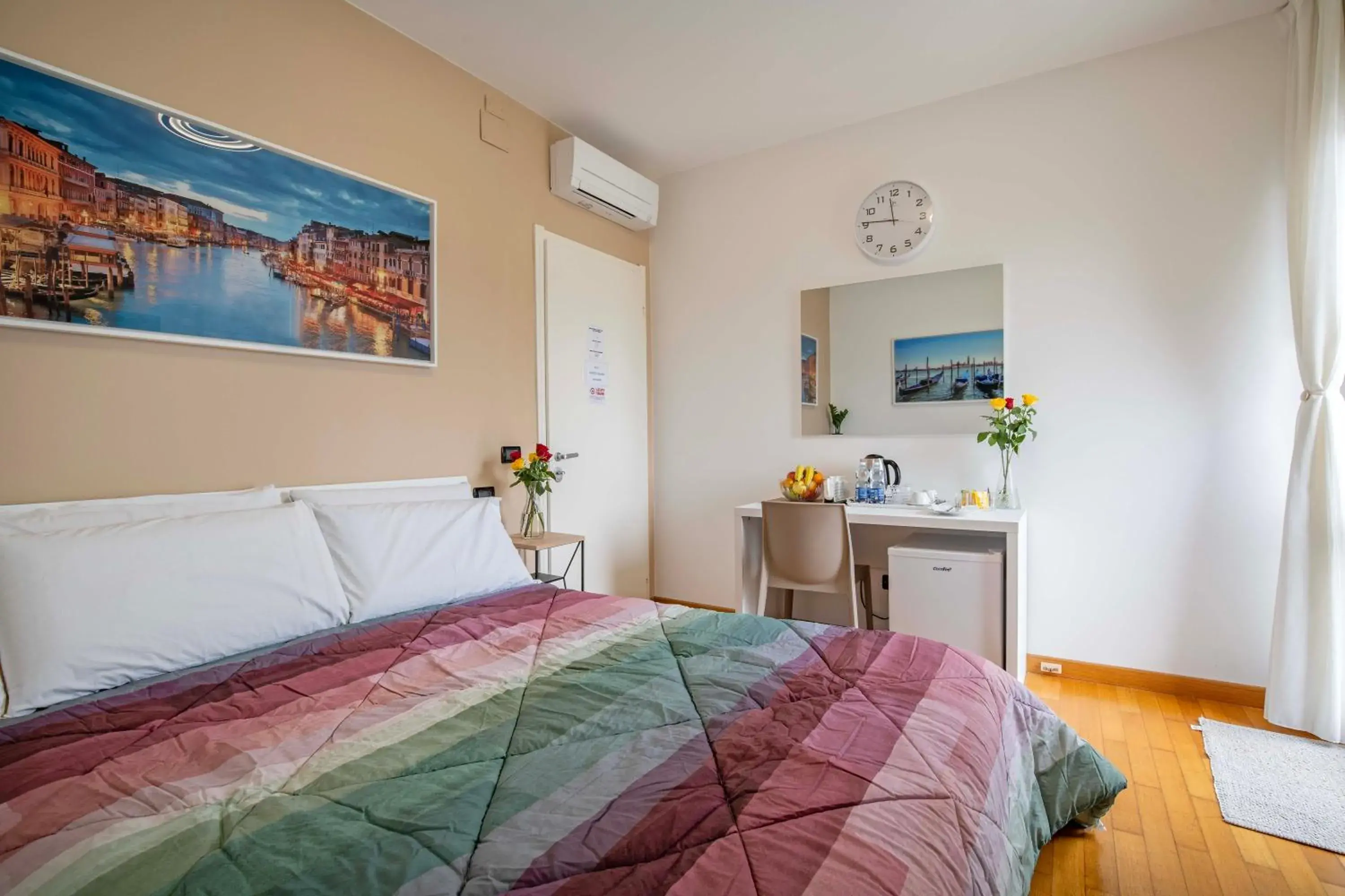 Double Room with Private External Bathroom in Venice Friends Residence Double Room with Private External Bathroom in Venice Friends Residence