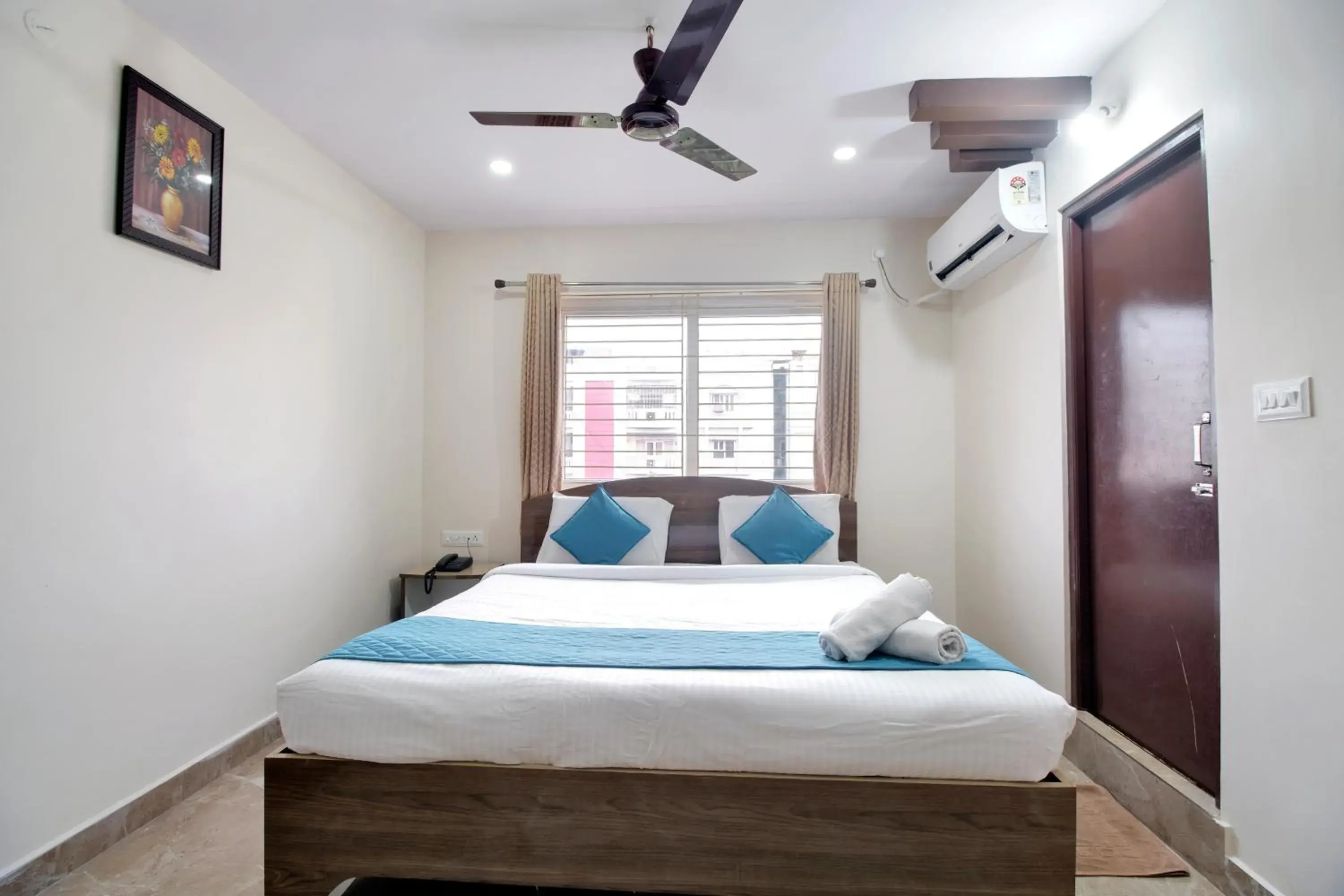 Deluxe Room in beestay Hotels MVP Colony Deluxe Room in beestay Hotels MVP Colony
