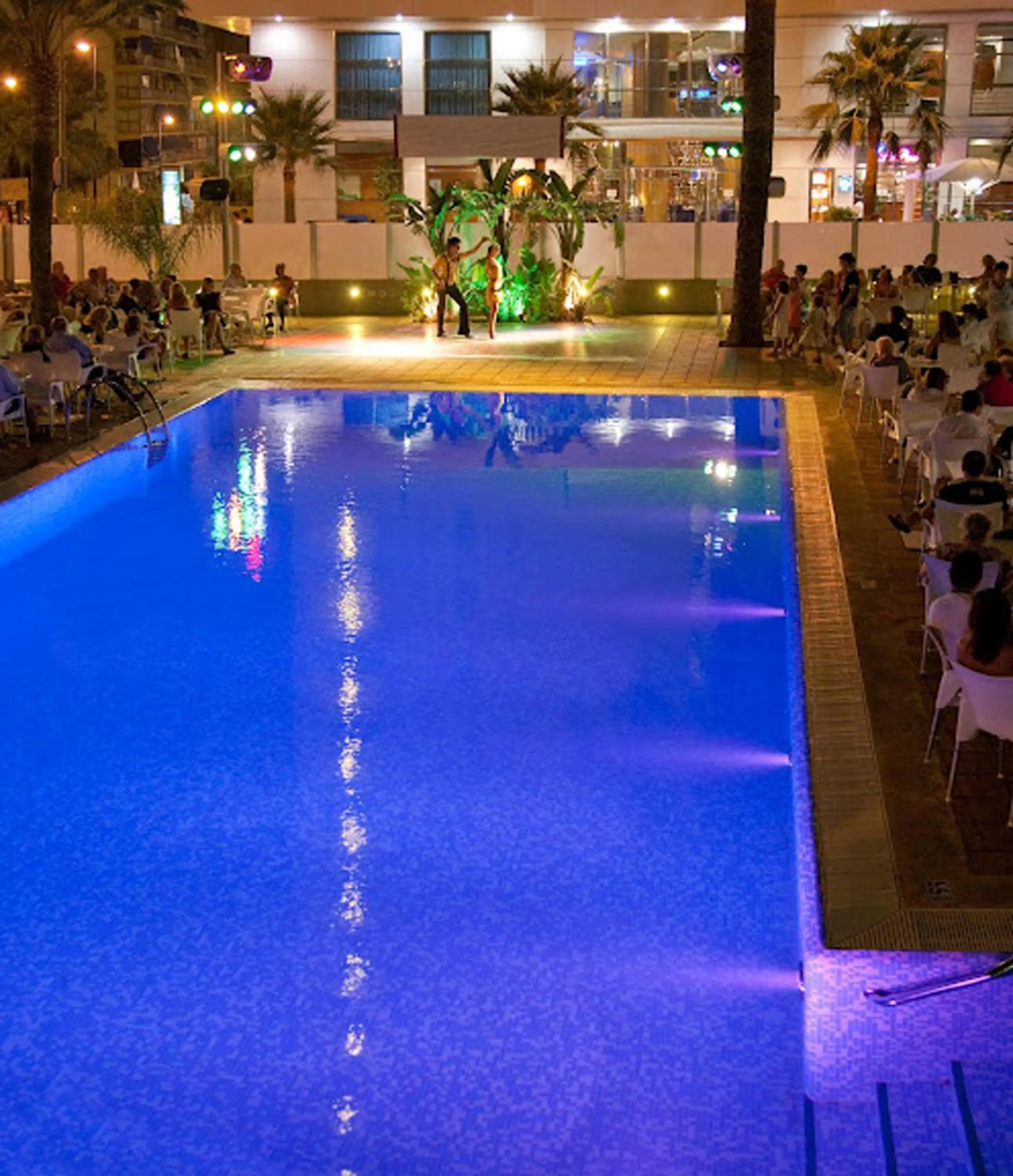 Swimming pool in Hotel RH Royal - Recommend for adults