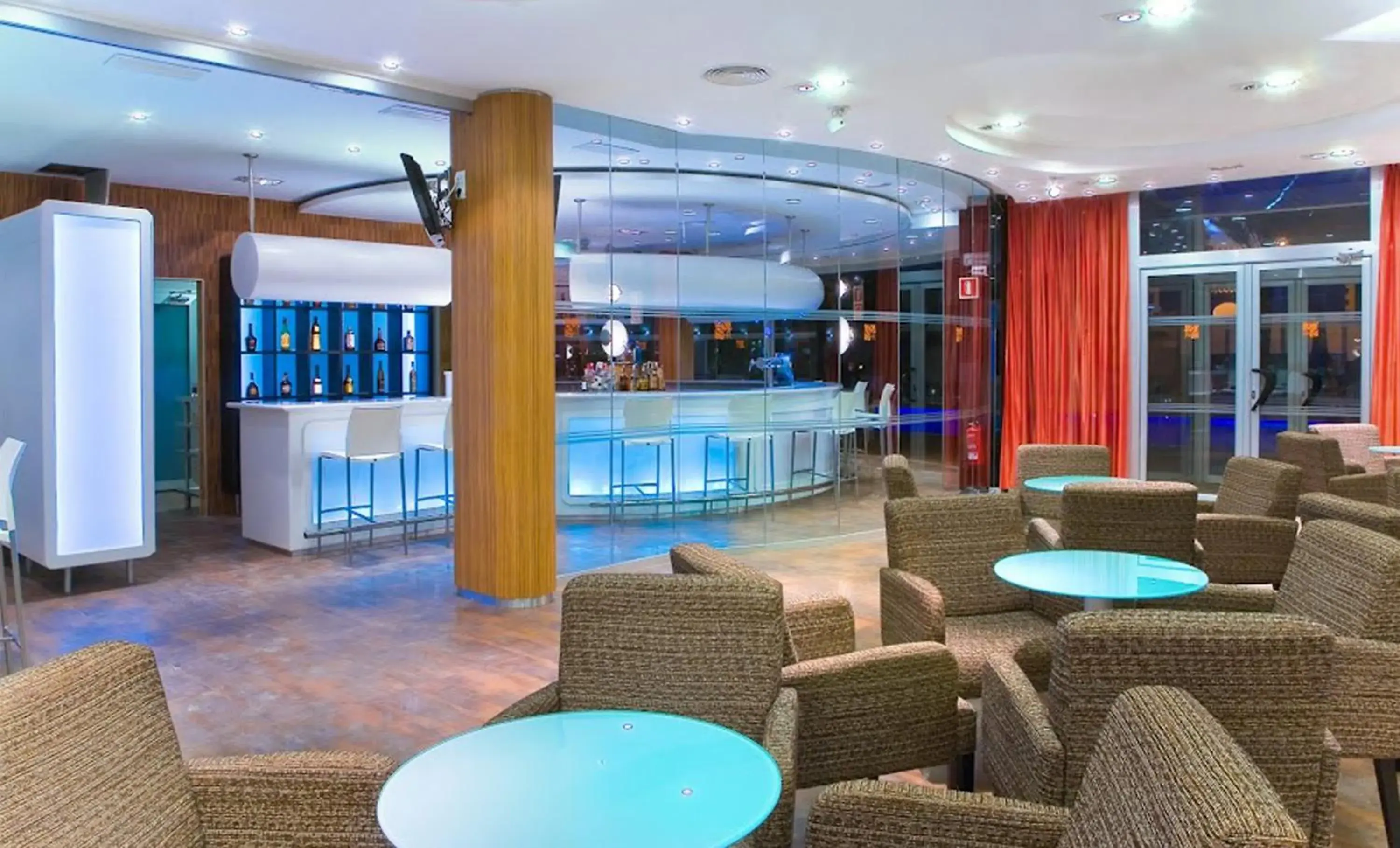 Lounge or bar in Hotel RH Royal - Recommend for adults Lounge or bar in Hotel RH Royal - Recommend for adults
