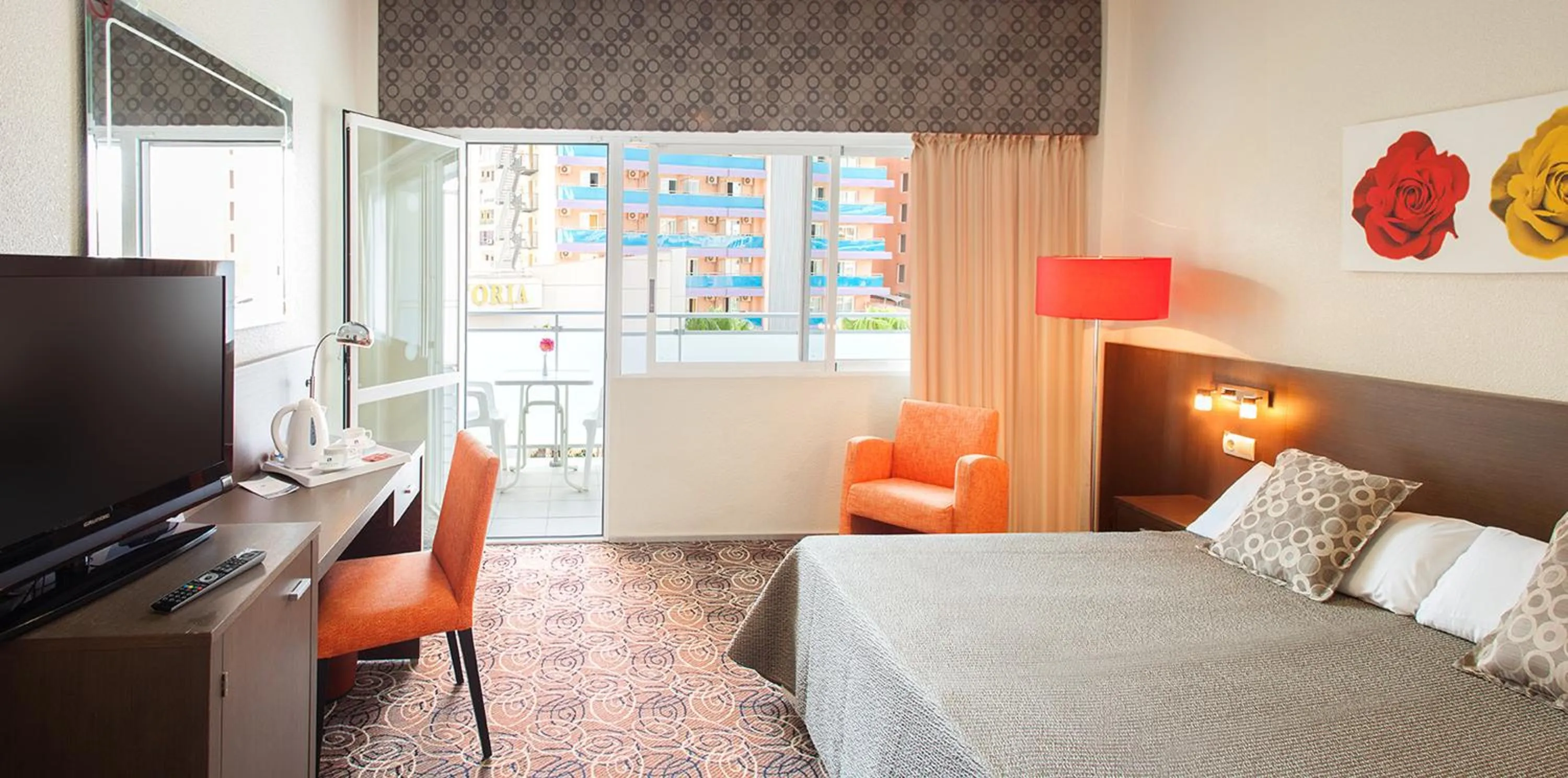 Photo of the whole room, Bed in Hotel RH Royal - Recommend for adults