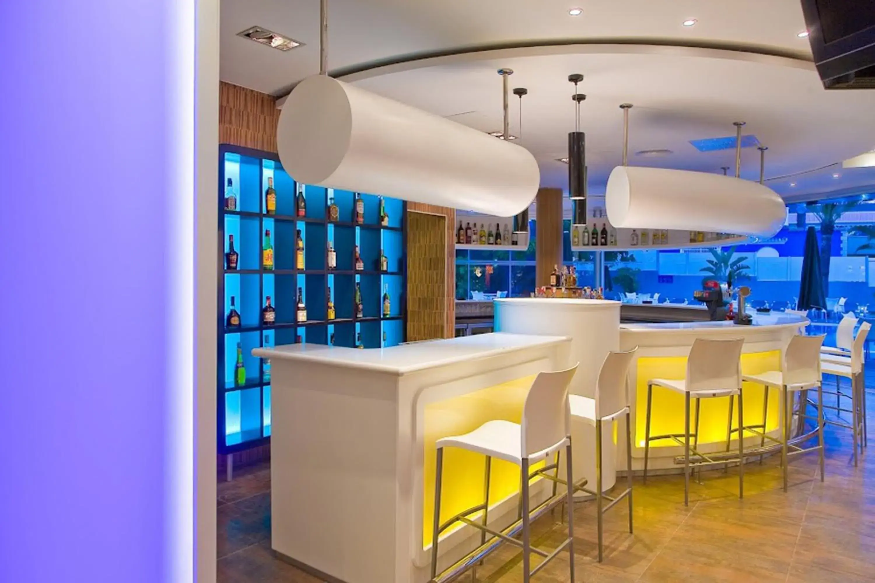 Lounge or bar in Hotel RH Royal - Recommend for adults Lounge or bar in Hotel RH Royal - Recommend for adults