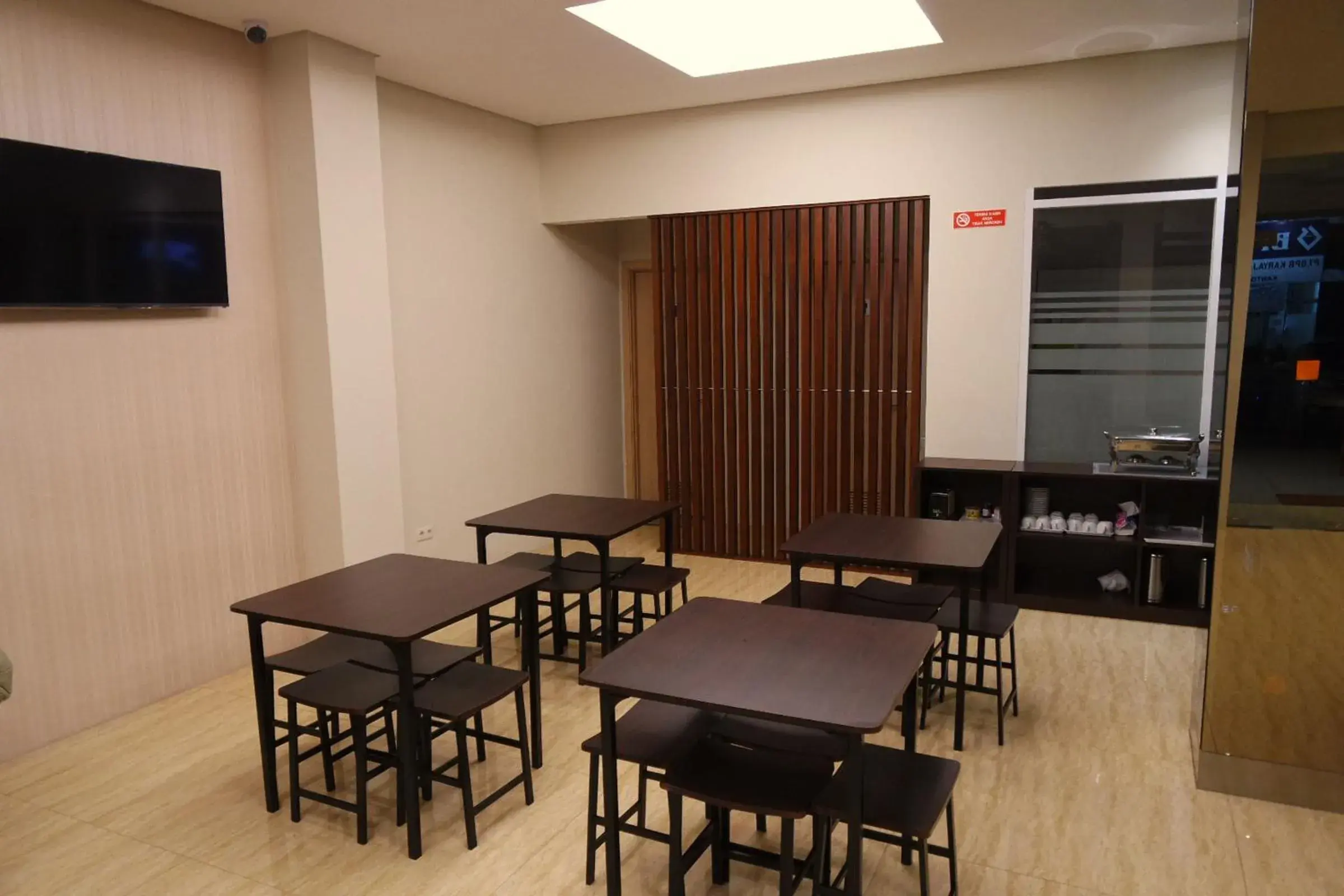 Lounge or bar in Yokotel Hotel Lounge or bar in Yokotel Hotel