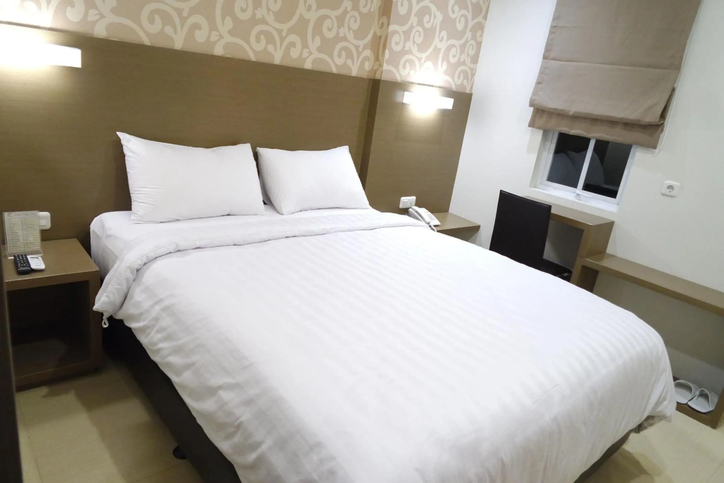 Bedroom, Bed in Yokotel Hotel