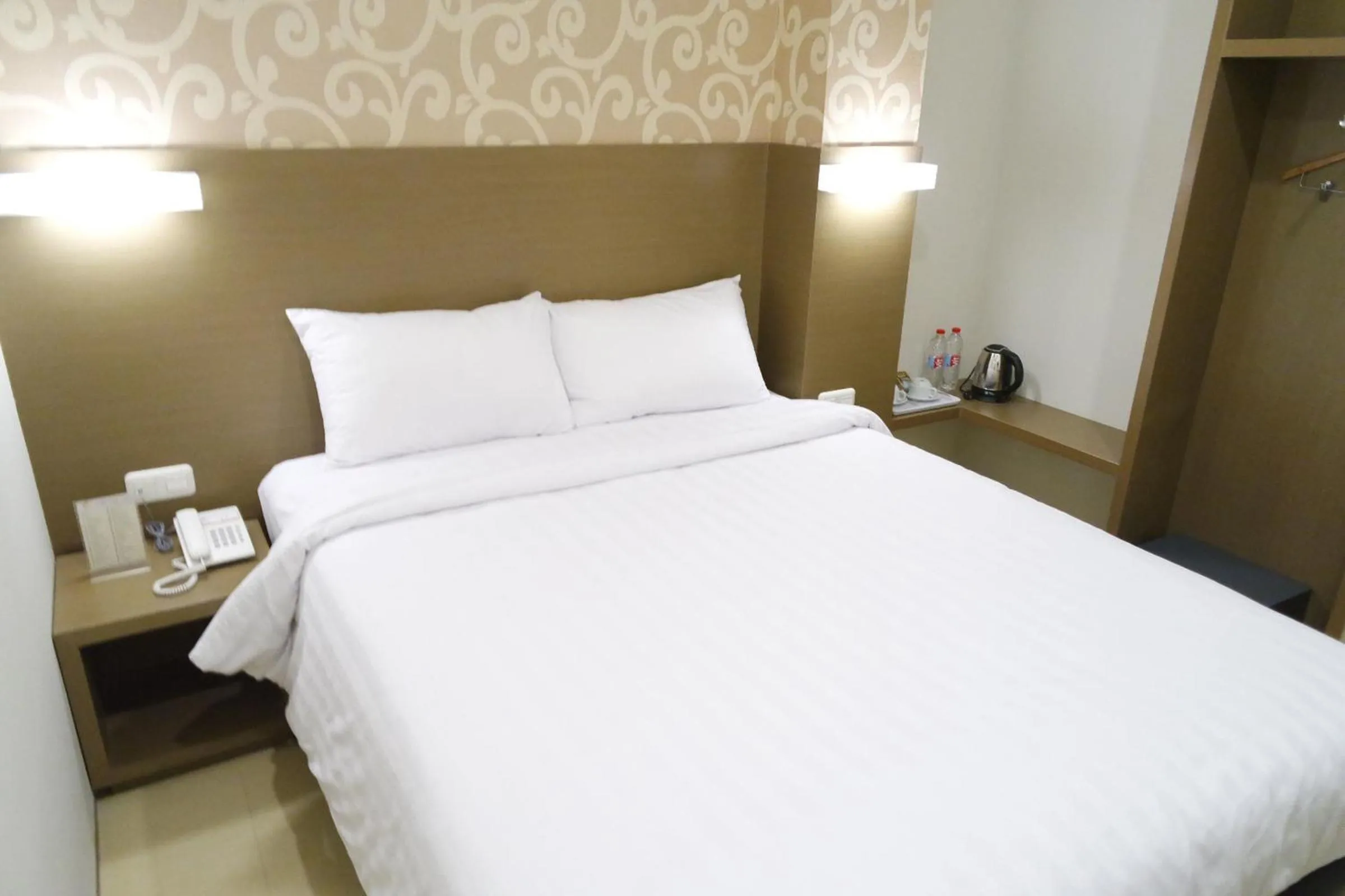 Bedroom, Bed in Yokotel Hotel