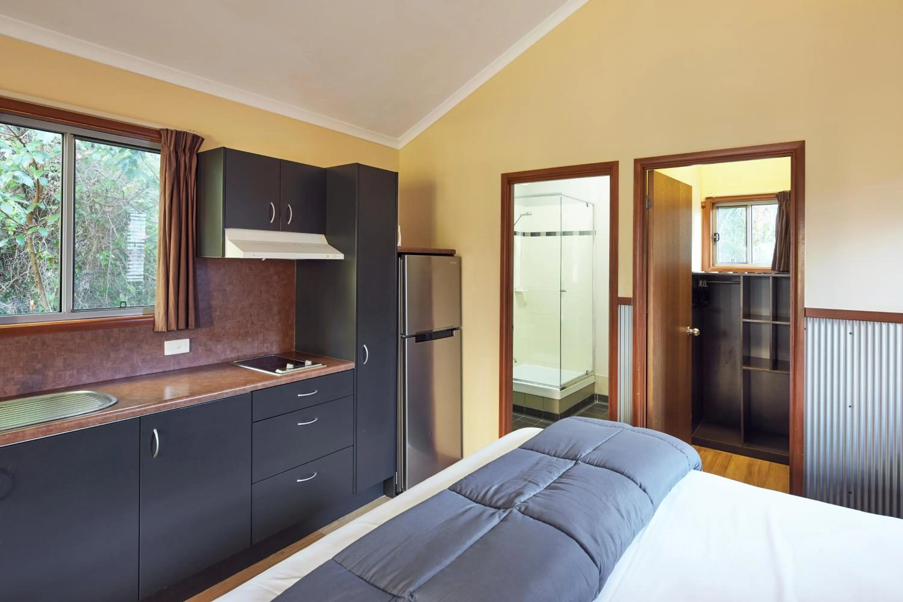 Kitchen or kitchenette, Bed in NRMA South West Rocks Holiday Park