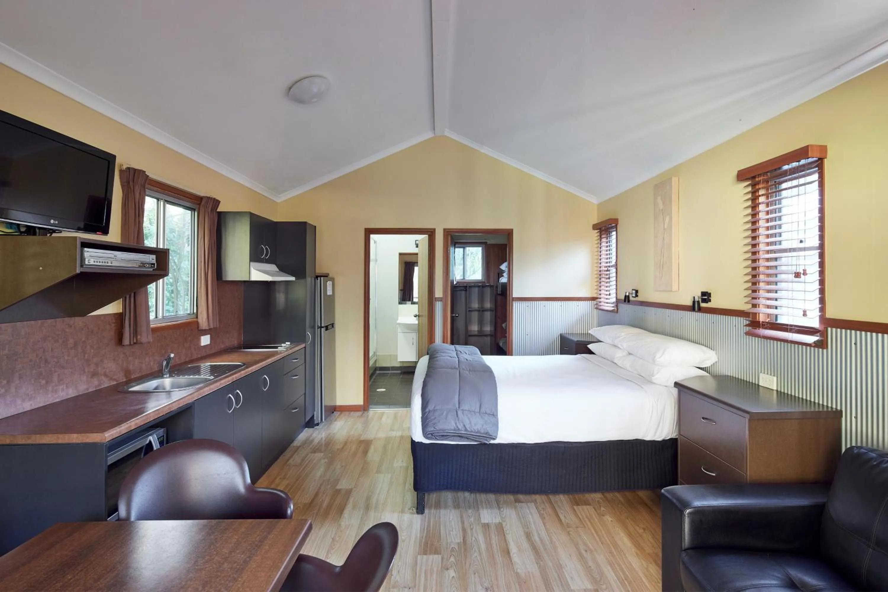 Kitchen or kitchenette, Bed in NRMA South West Rocks Holiday Park