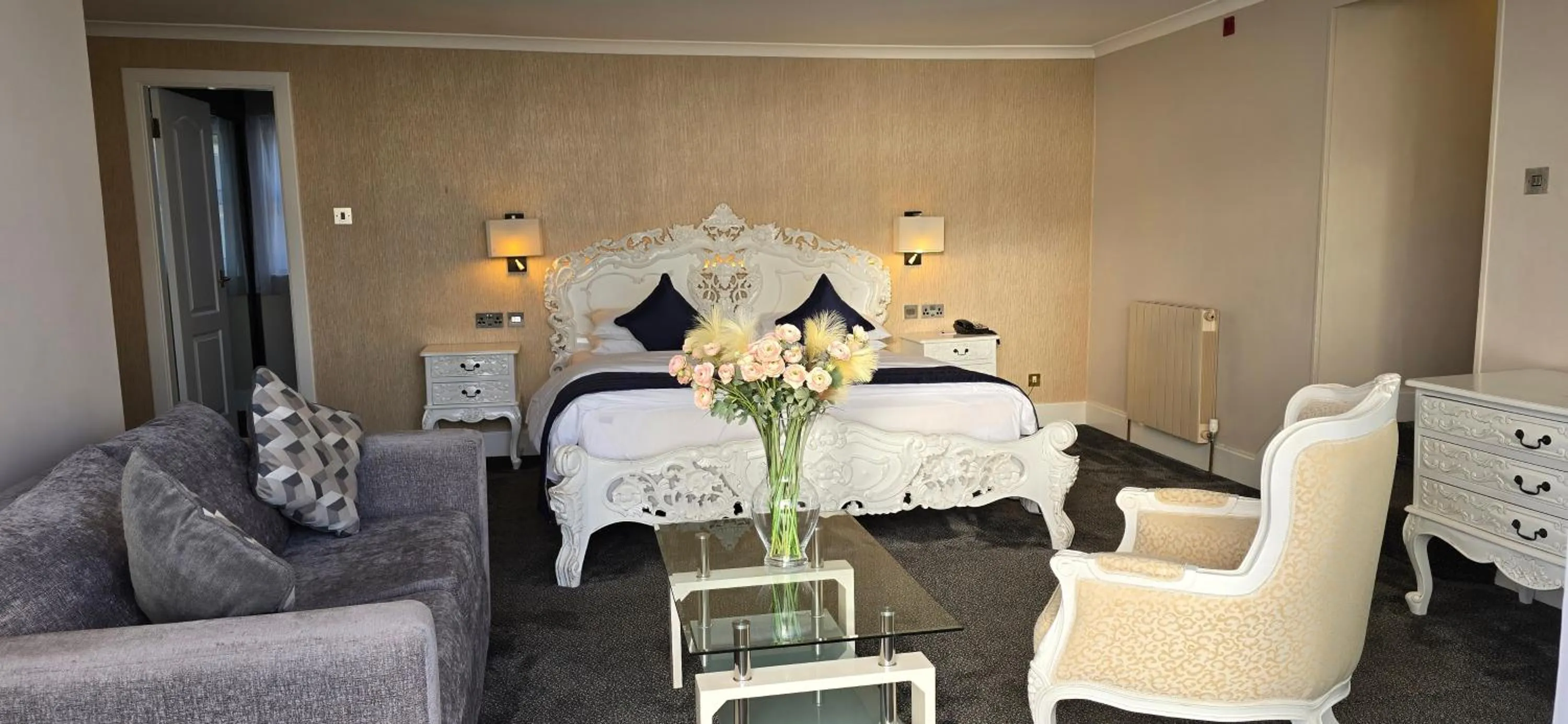 Bedroom, Bed in The Empress Hotel