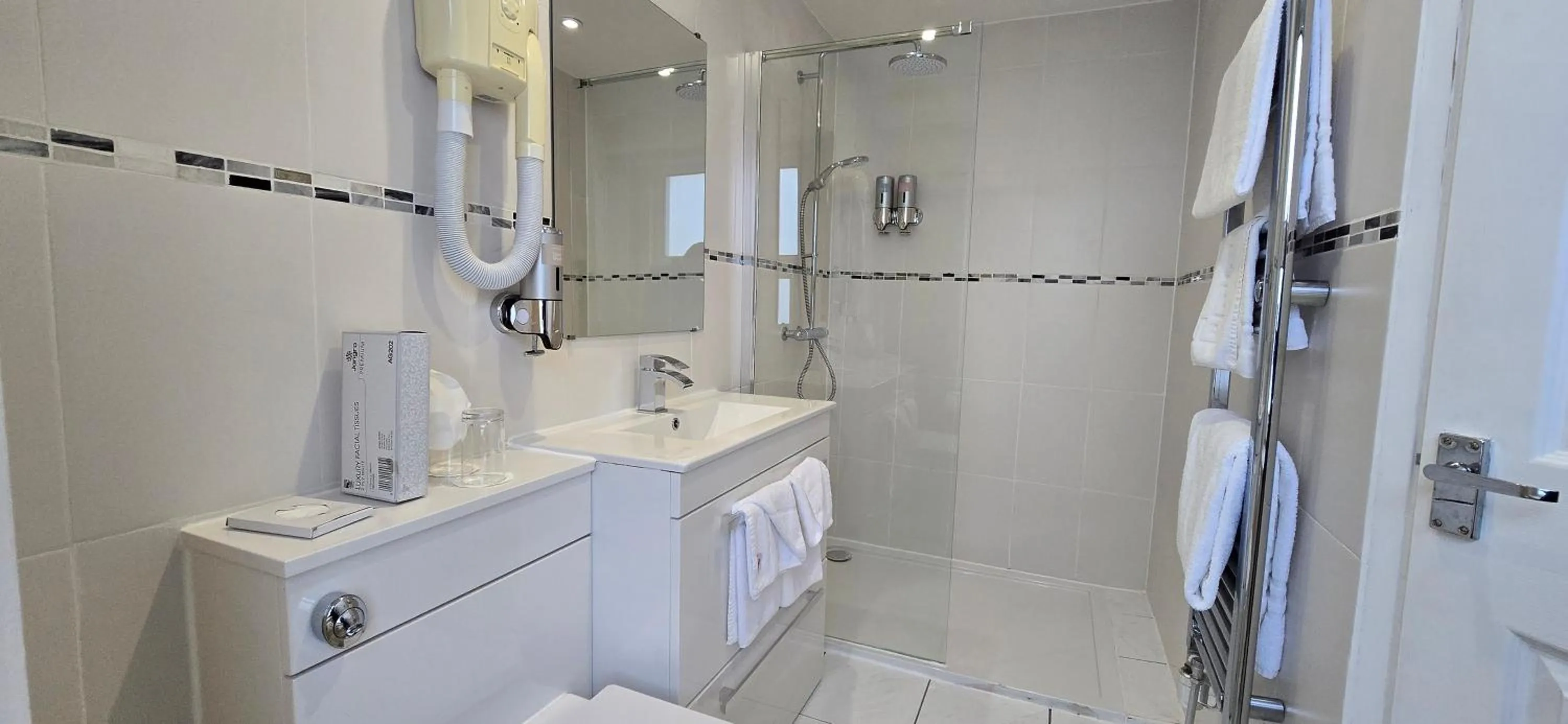 Shower in The Empress Hotel