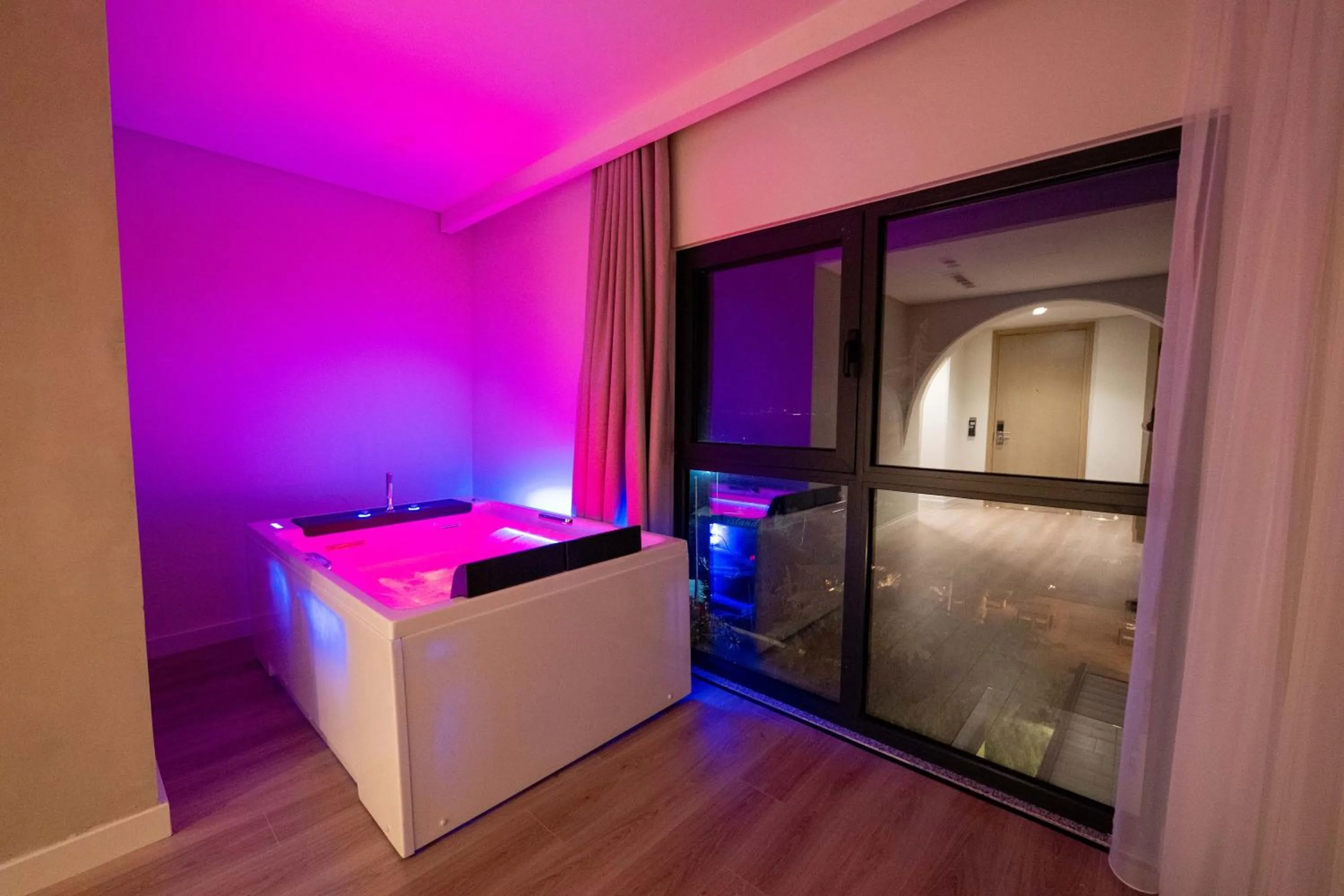 Hot Tub in Grand Hotel Saranda