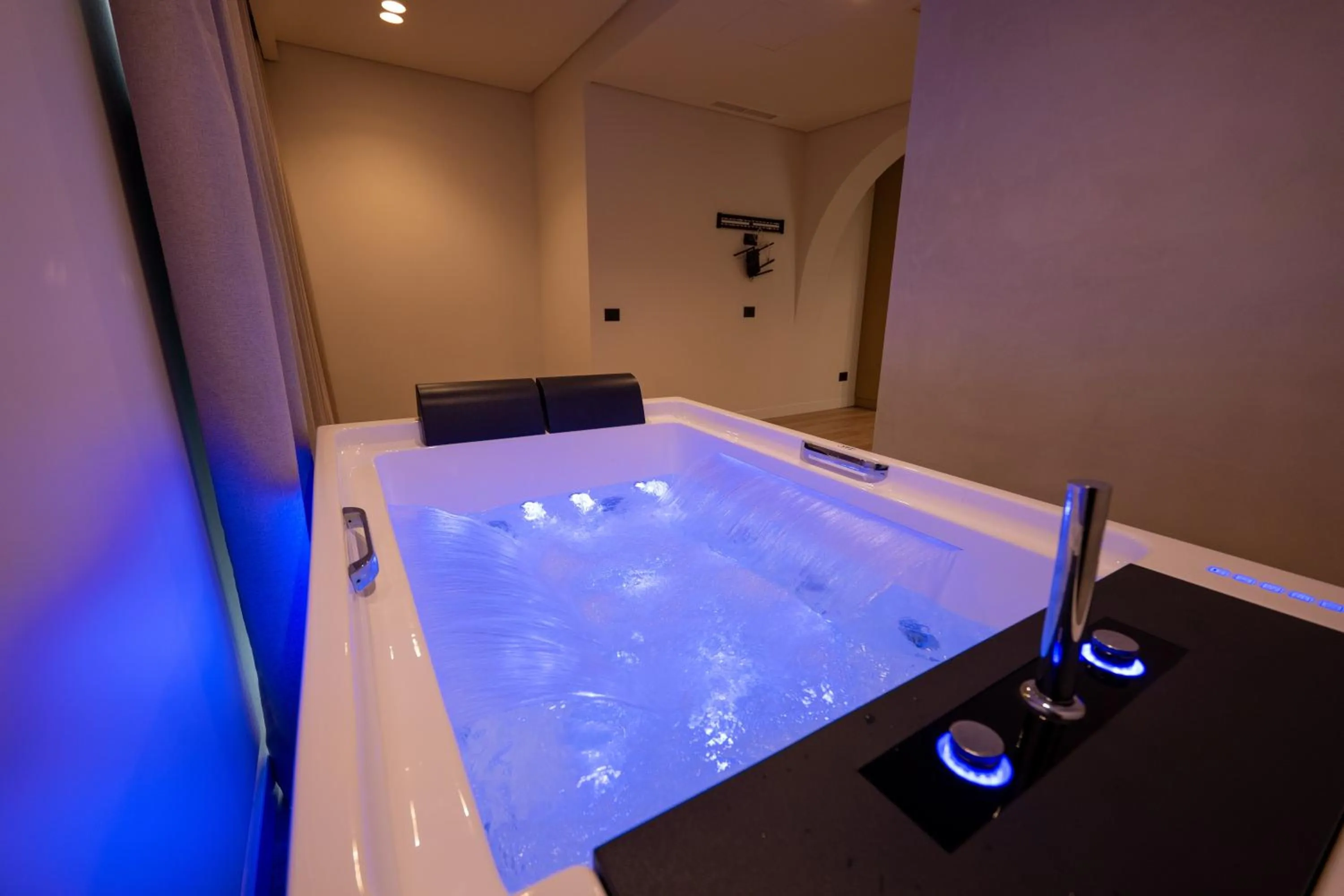 Hot Tub in Grand Hotel Saranda