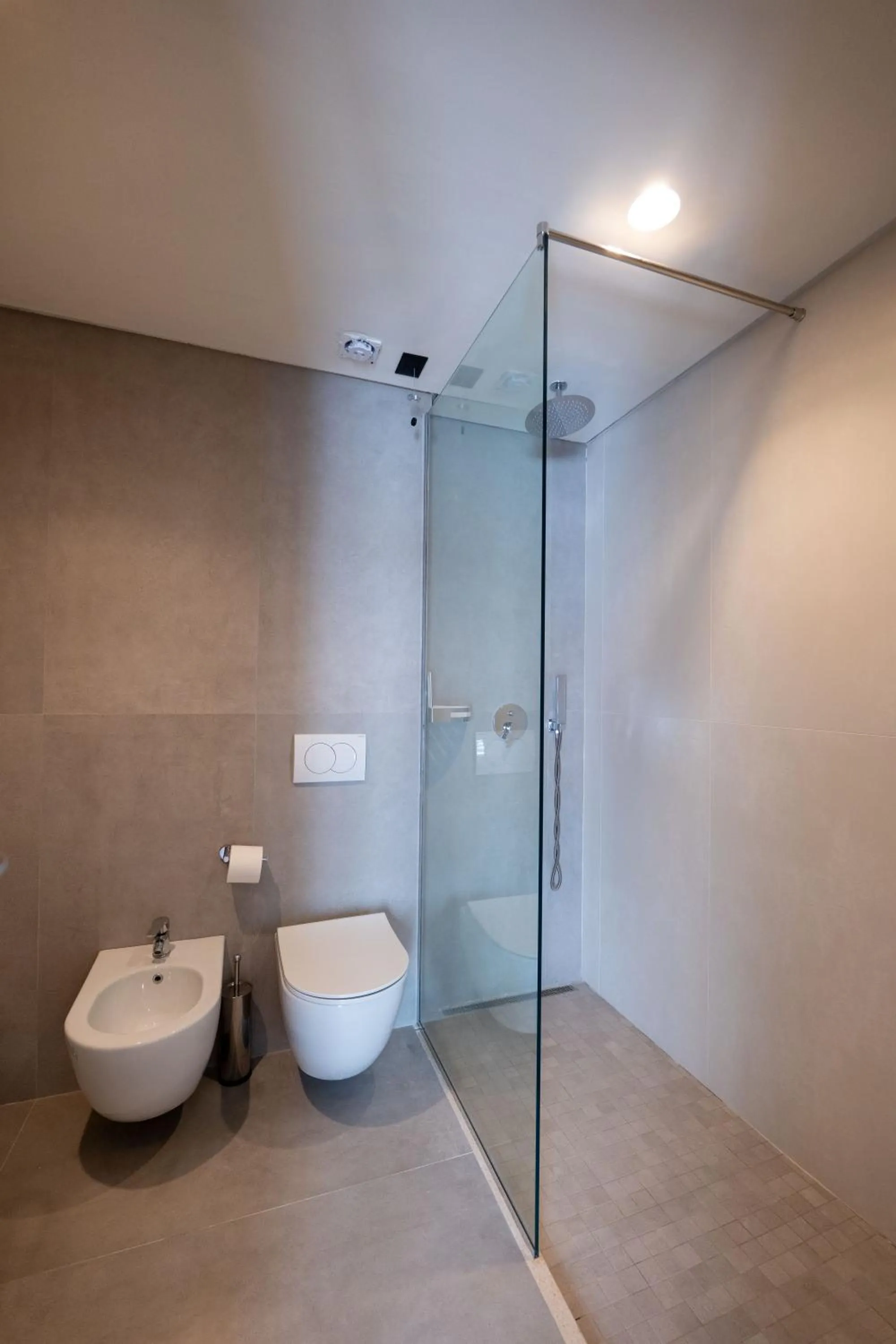 Shower in Grand Hotel Saranda