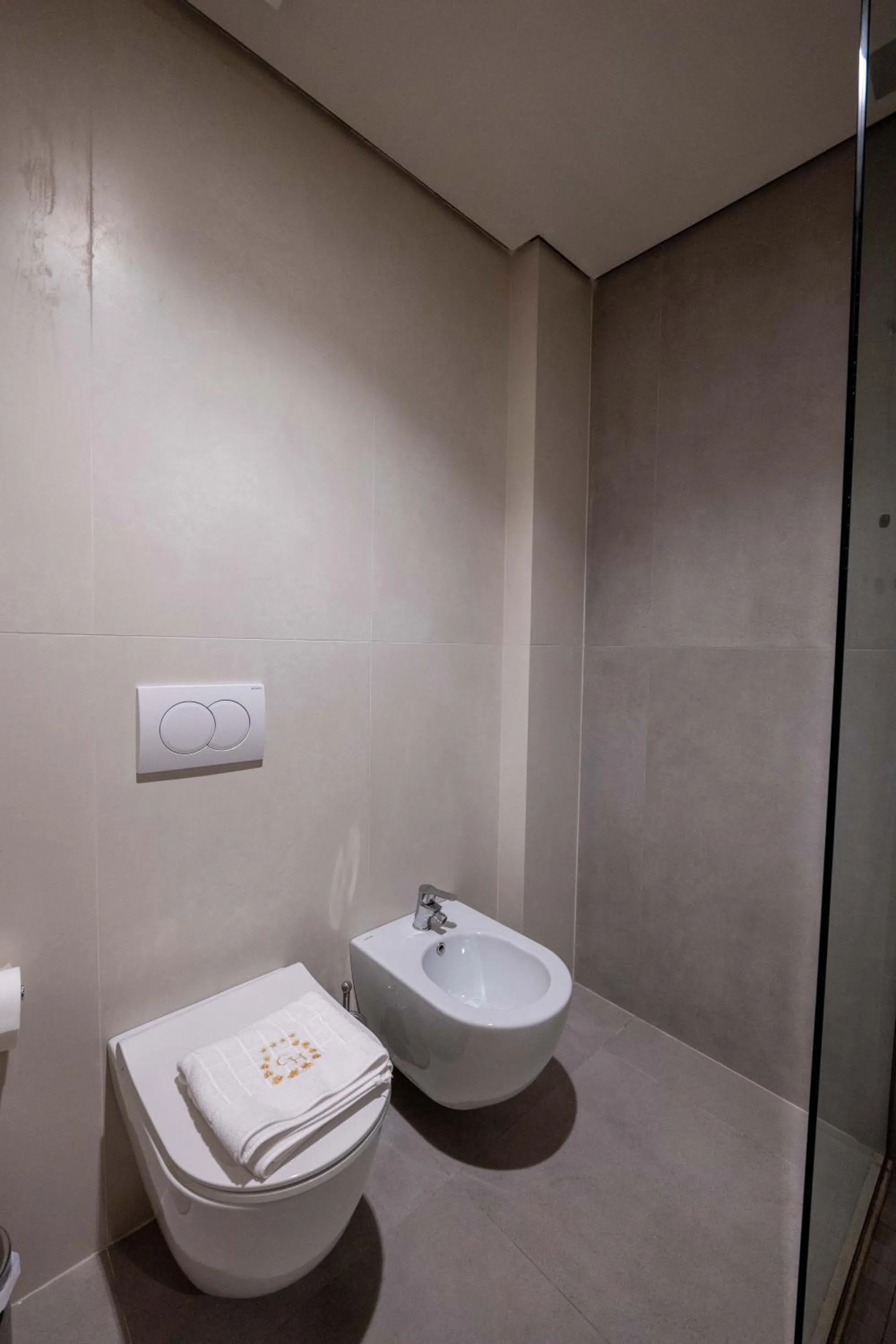 Shower in Grand Hotel Saranda