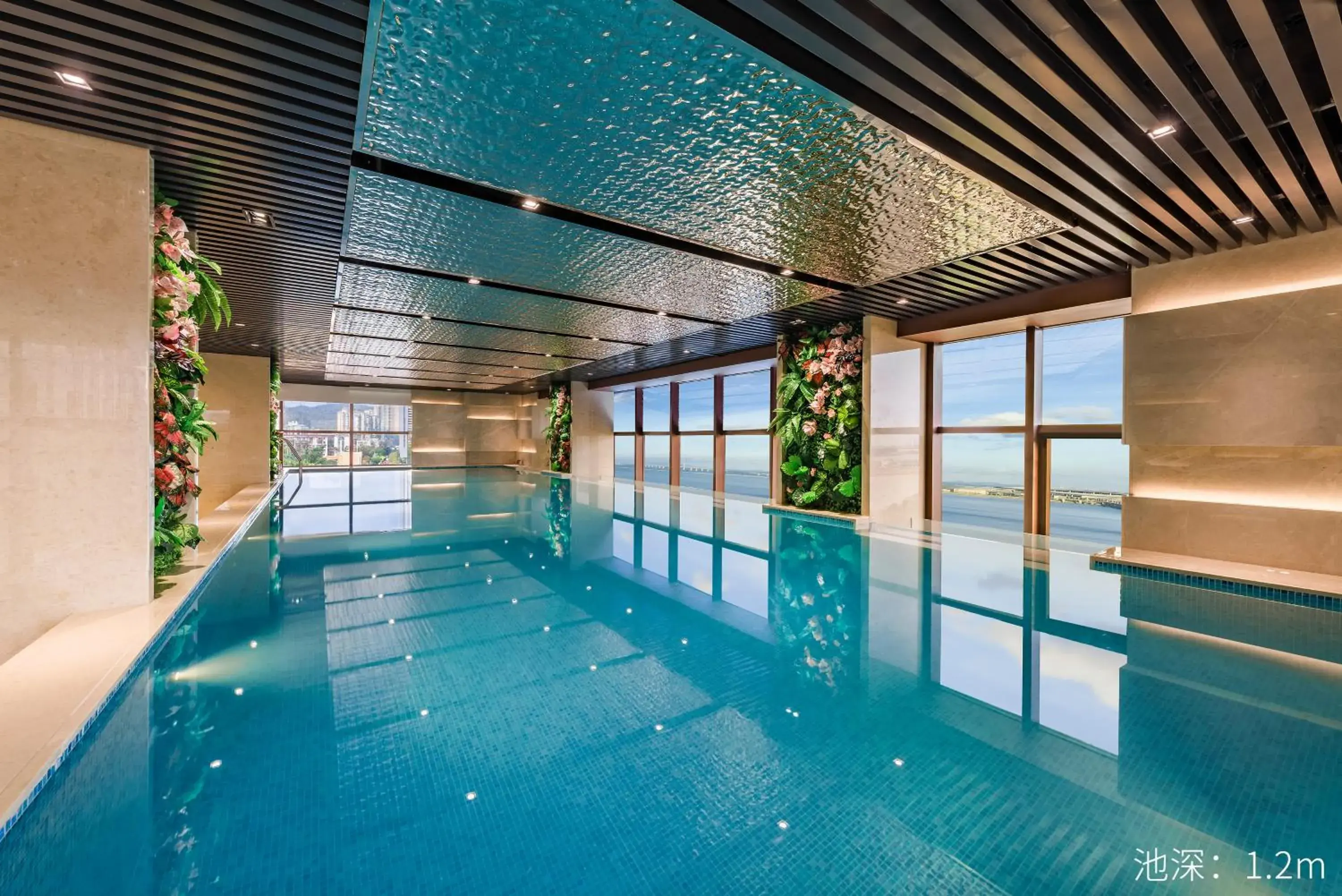 Swimming pool in Similan Hotel Zhuhai-Gongbei Port Swimming pool in Similan Hotel Zhuhai-Gongbei Port