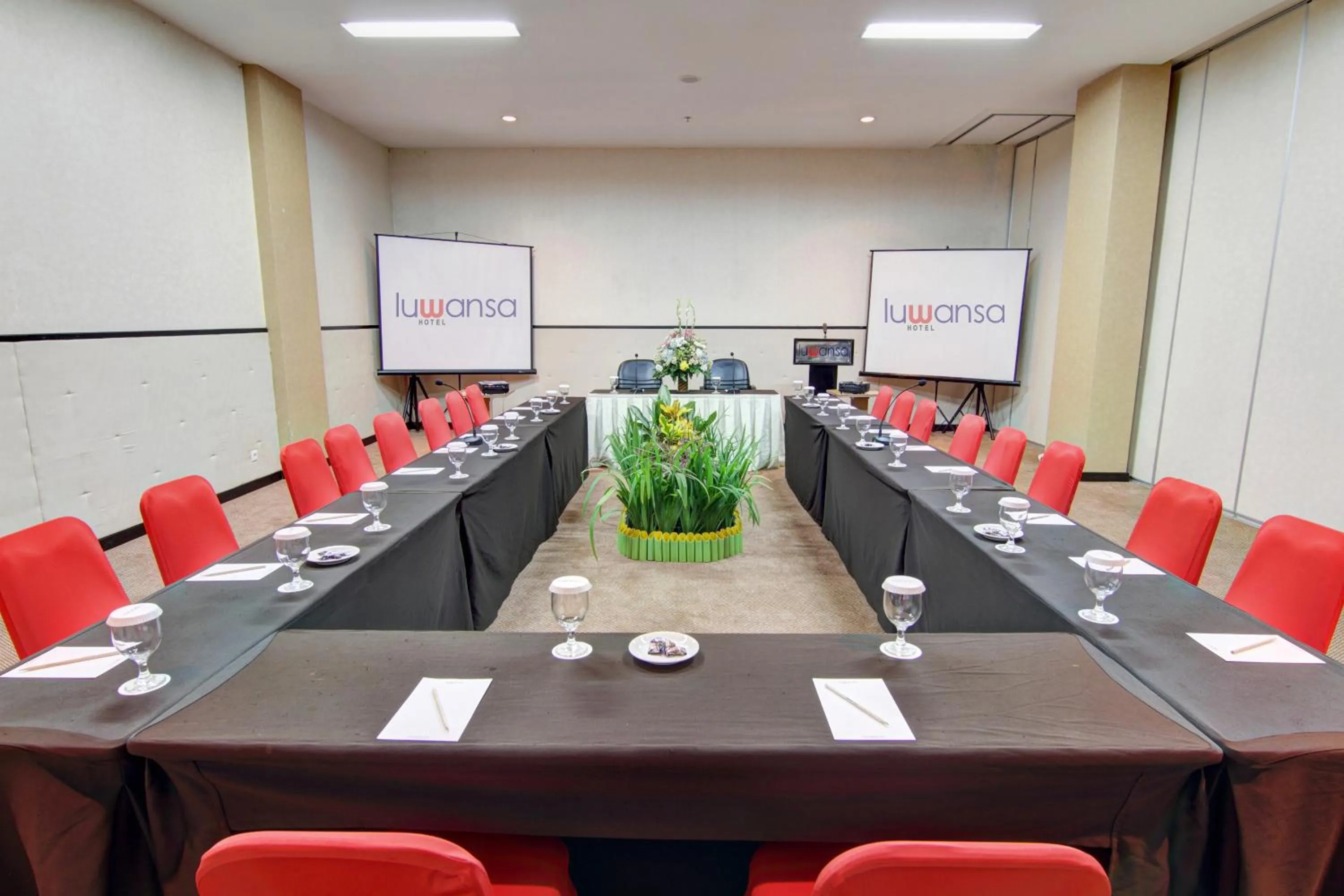 Meeting/conference room in Hotel Luwansa Palangkaraya