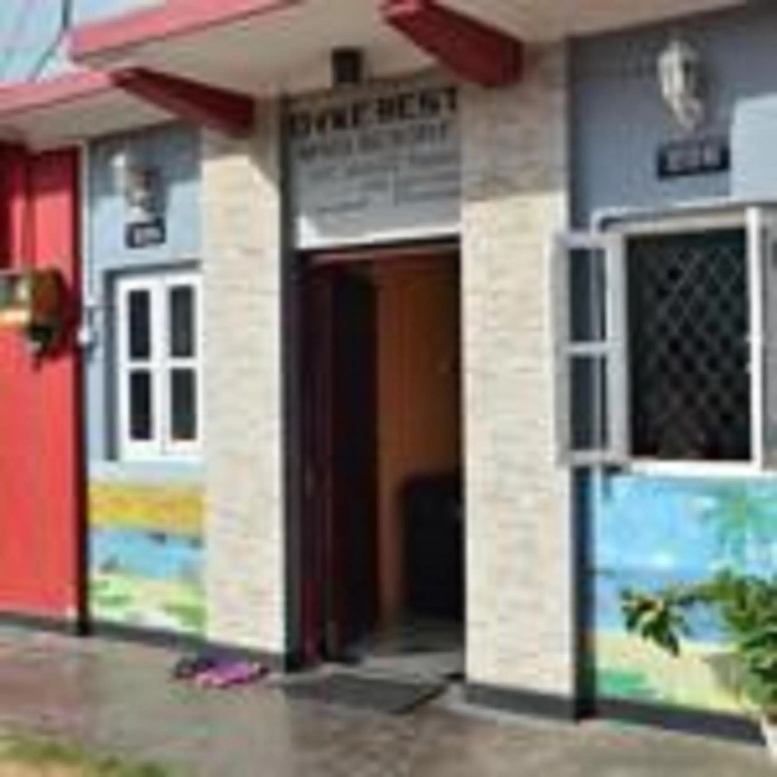 Facade/entrance in Dyke Rest