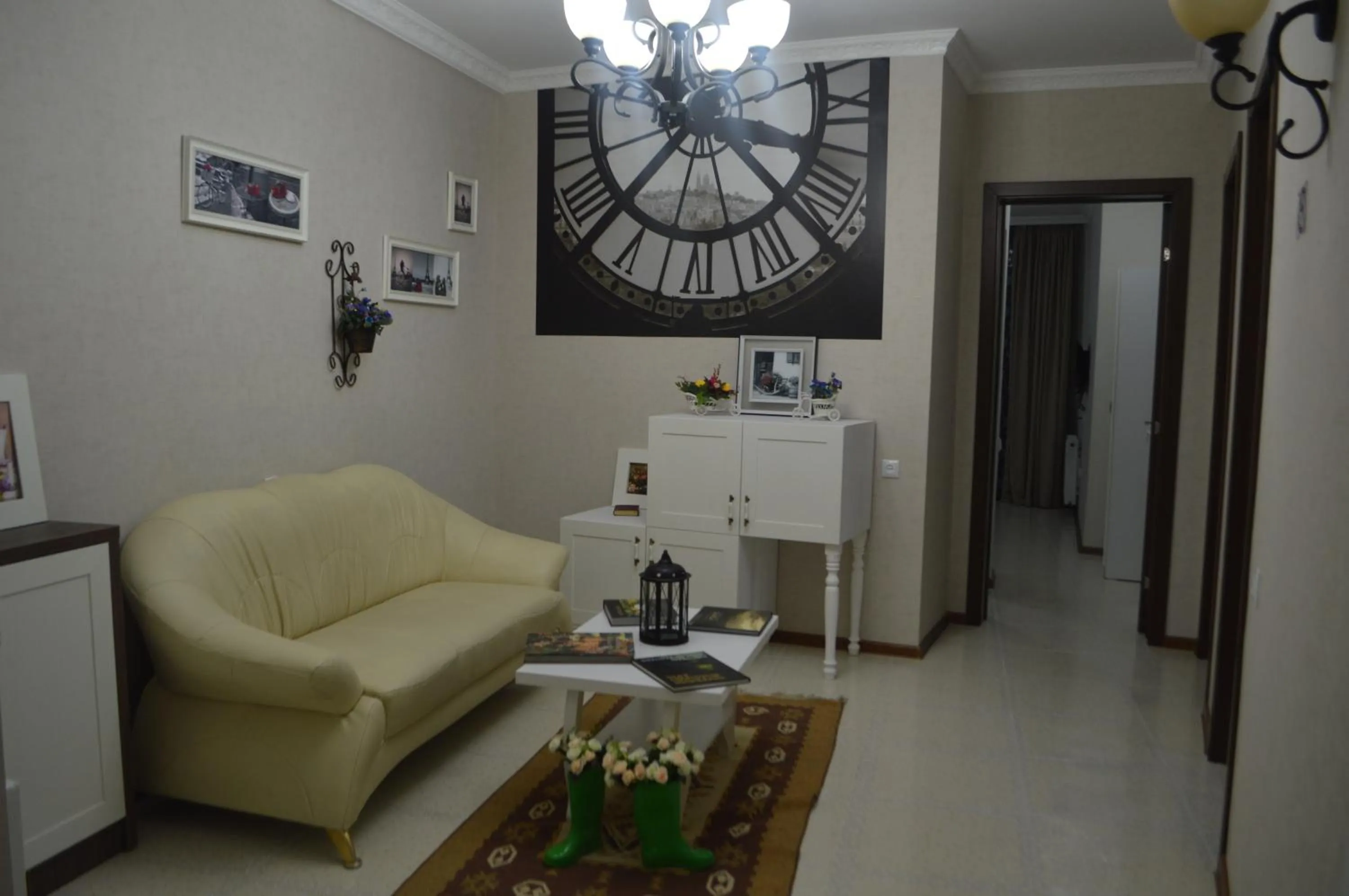 Communal lounge/ TV room in Renaissance Hotel Tbilisi