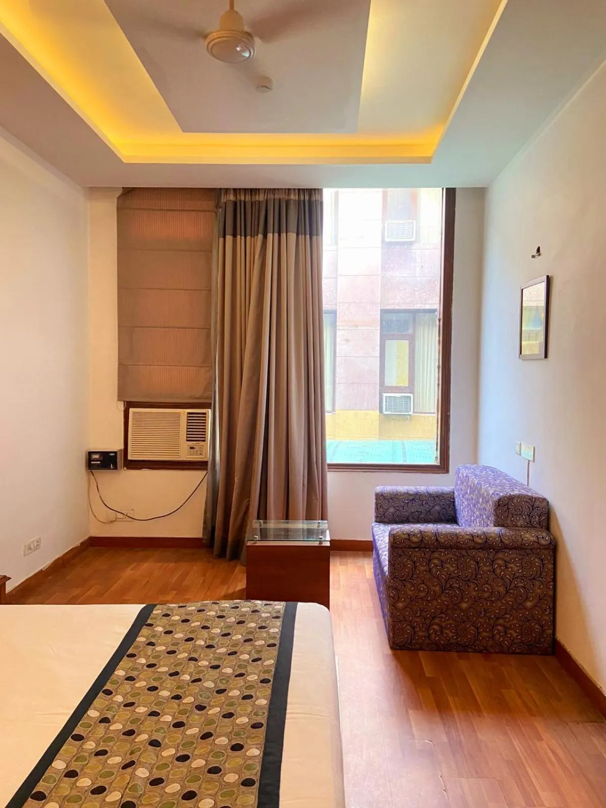 Seating area, Bed in Modi Hotel & Resorts