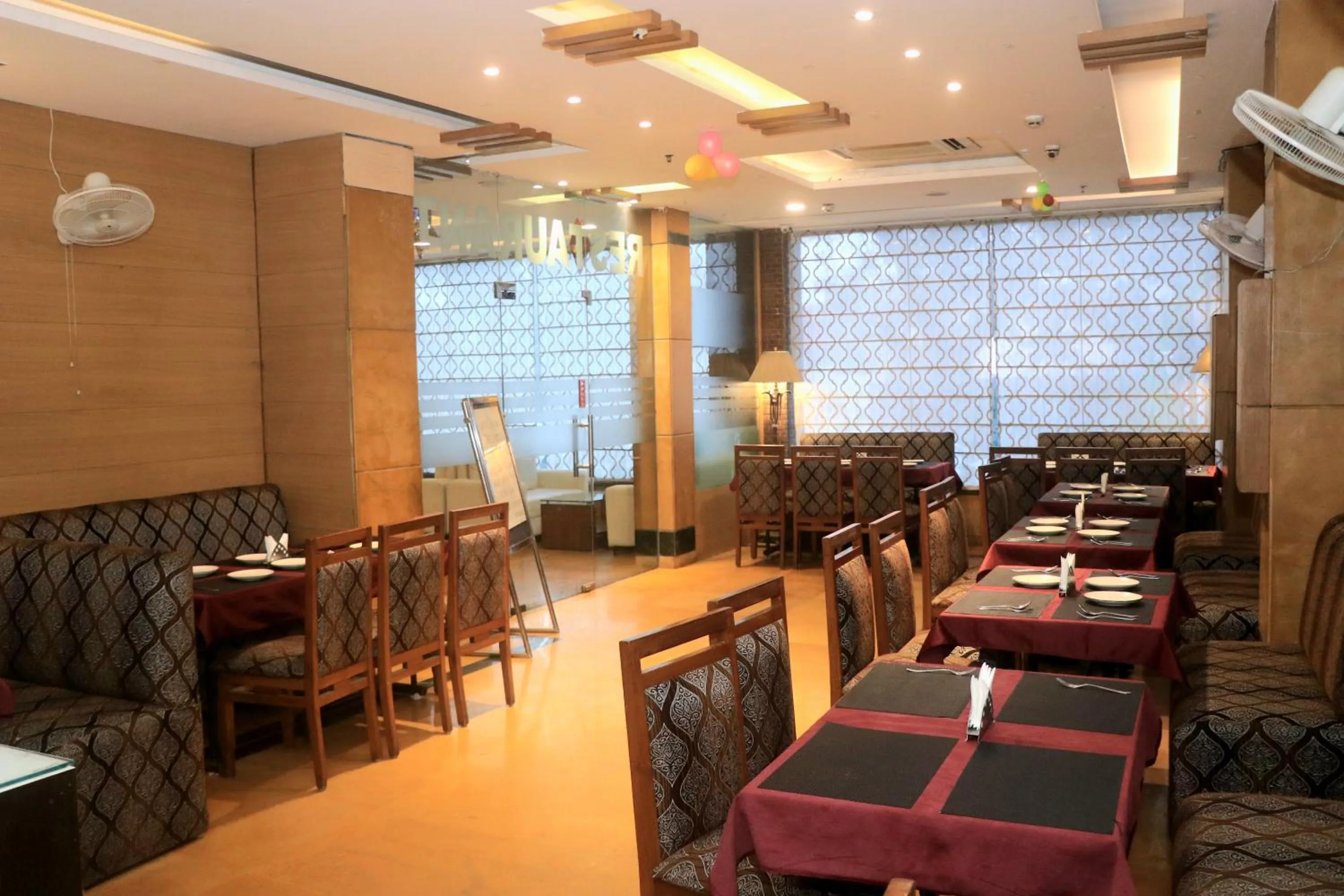 Restaurant/places to eat in Modi Hotel & Resorts