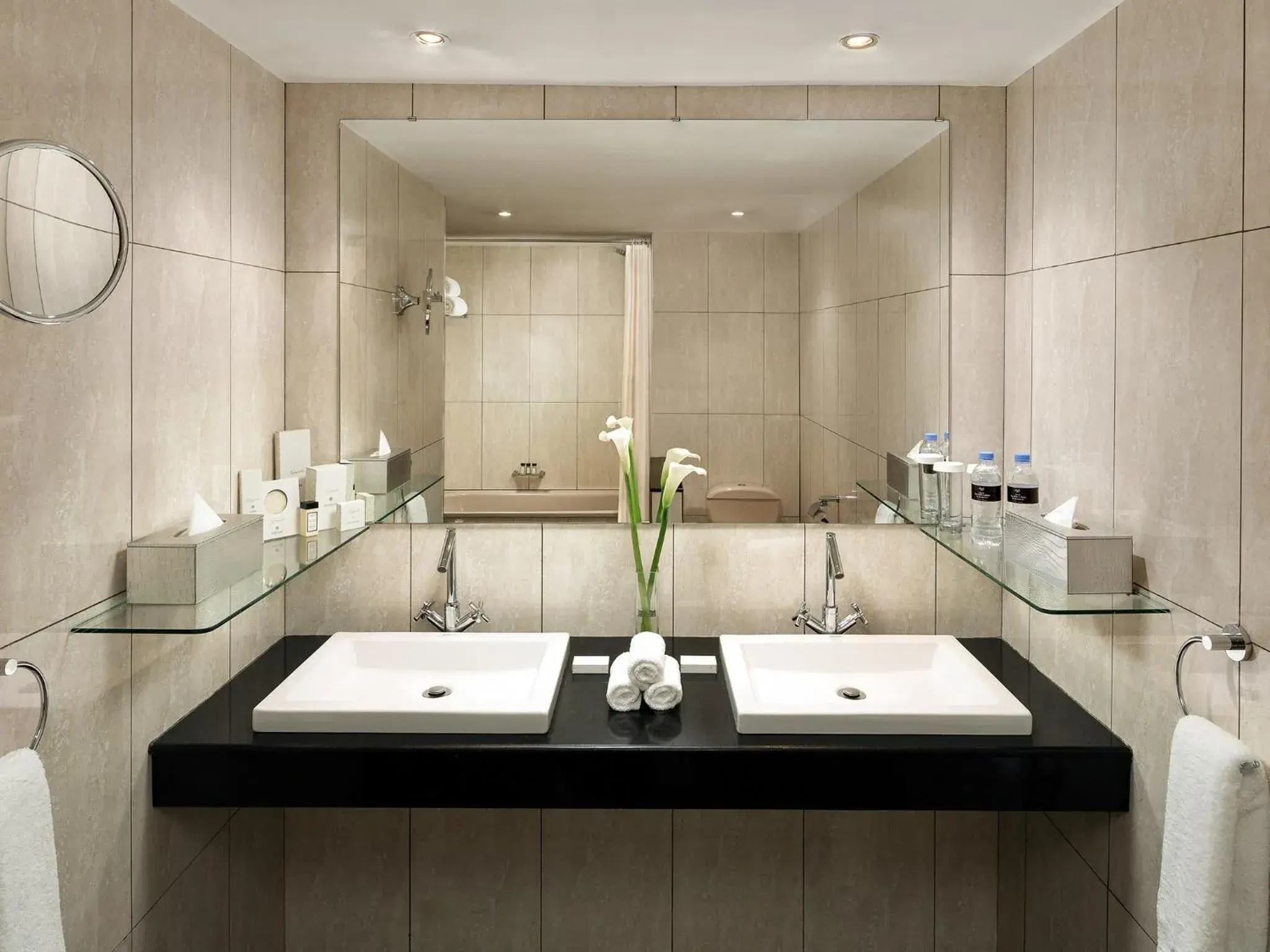 Bathroom in Hotel des Mille Collines Bathroom in Hotel des Mille Collines