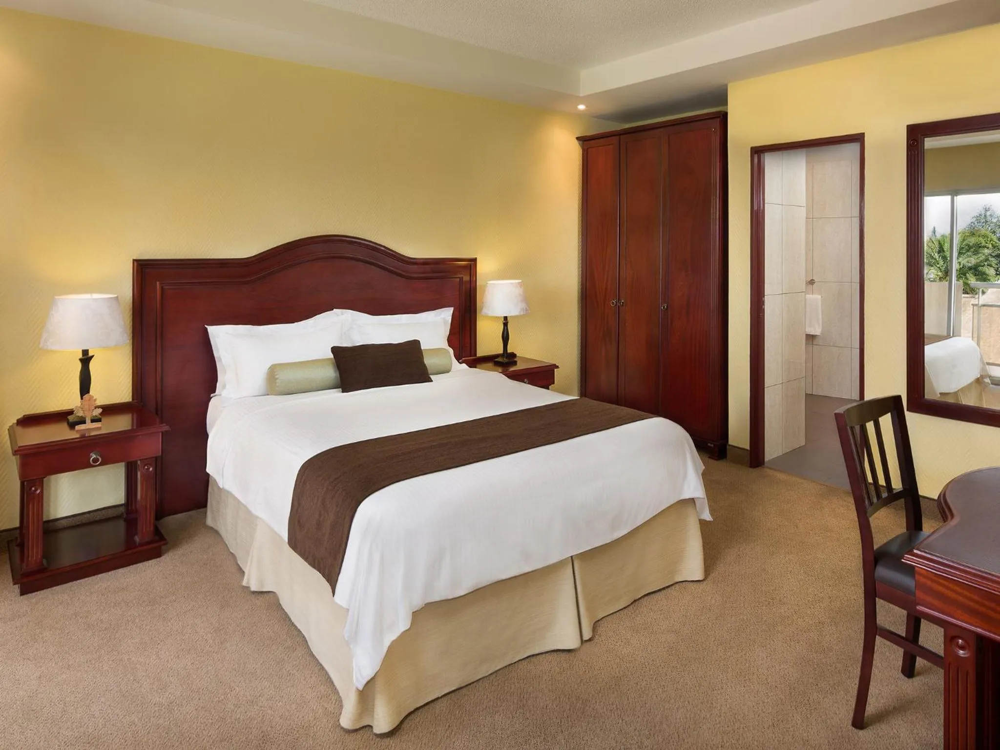 Bed in Hotel des Mille Collines