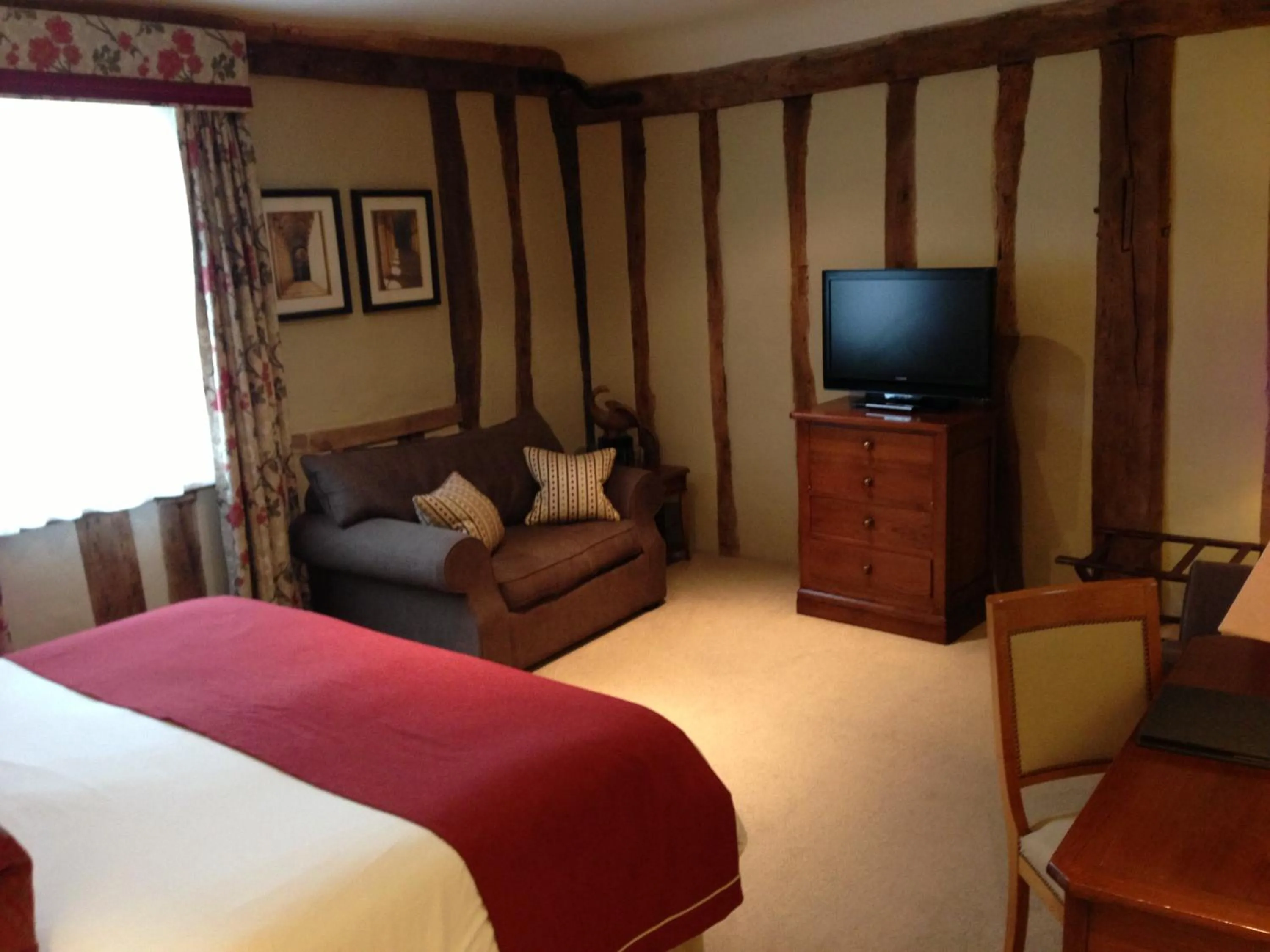 Photo of the whole room, Bed in Swan Hotel & Spa