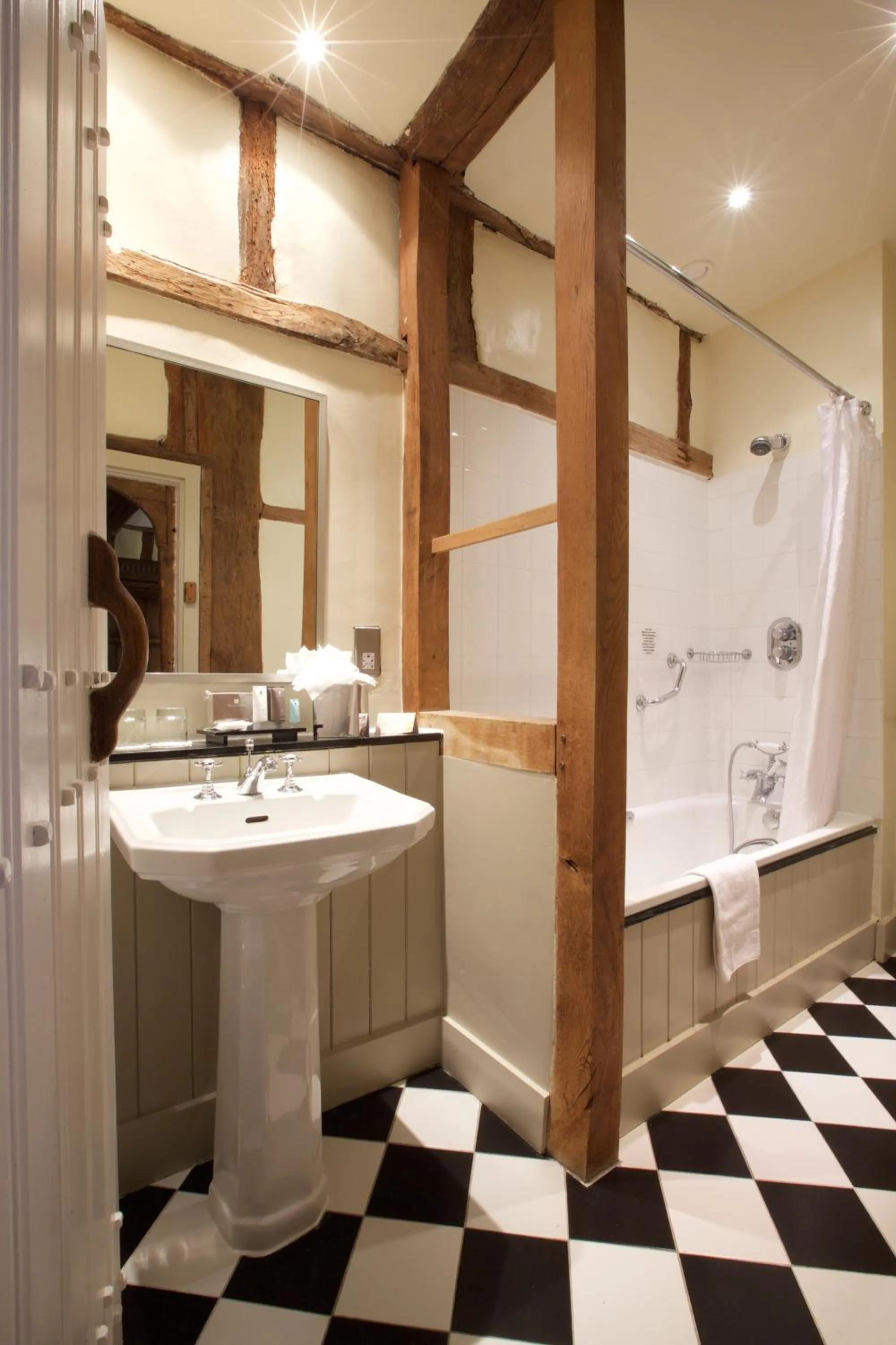 Shower in Swan Hotel & Spa