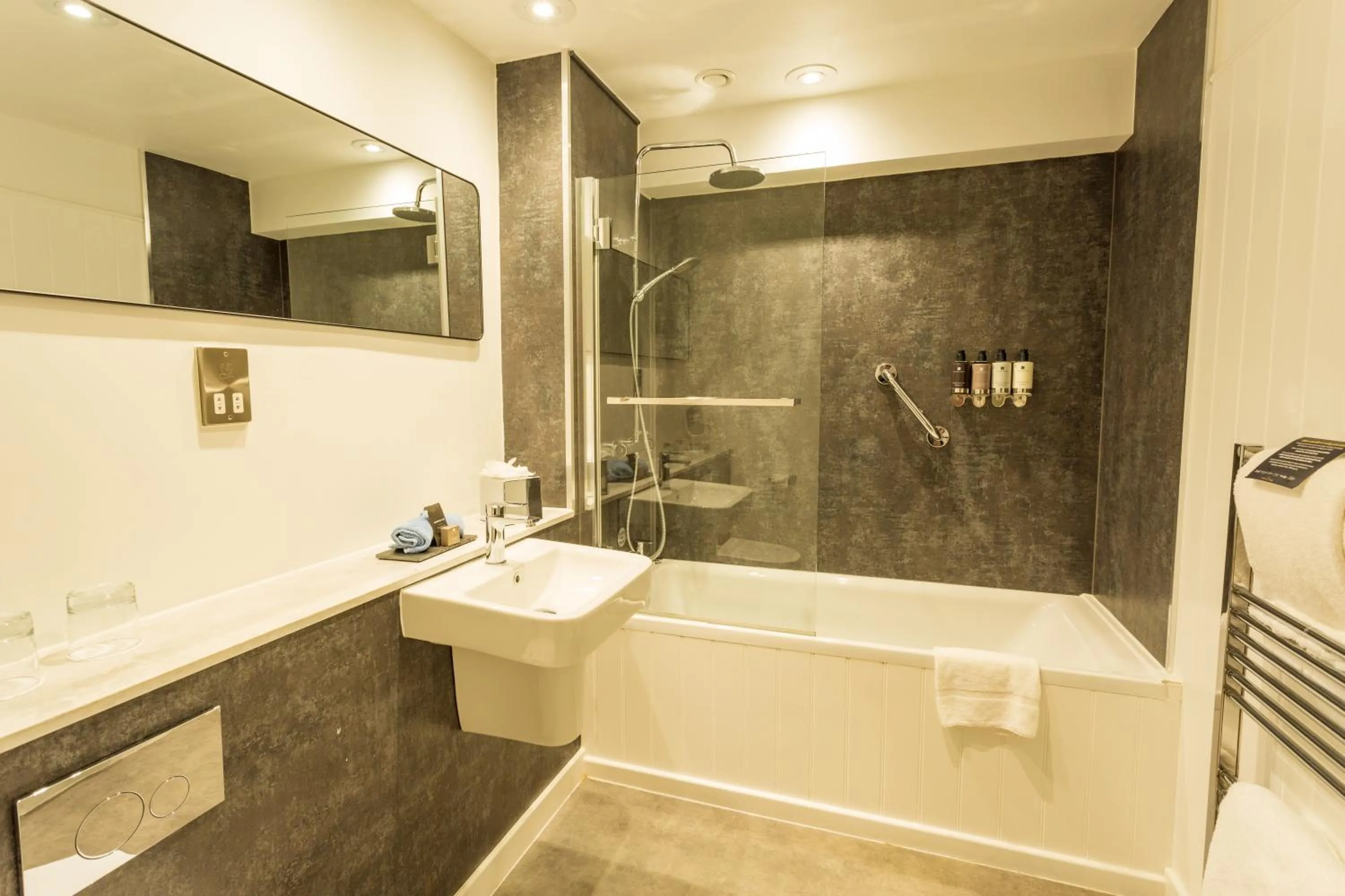 Shower in Swan Hotel & Spa