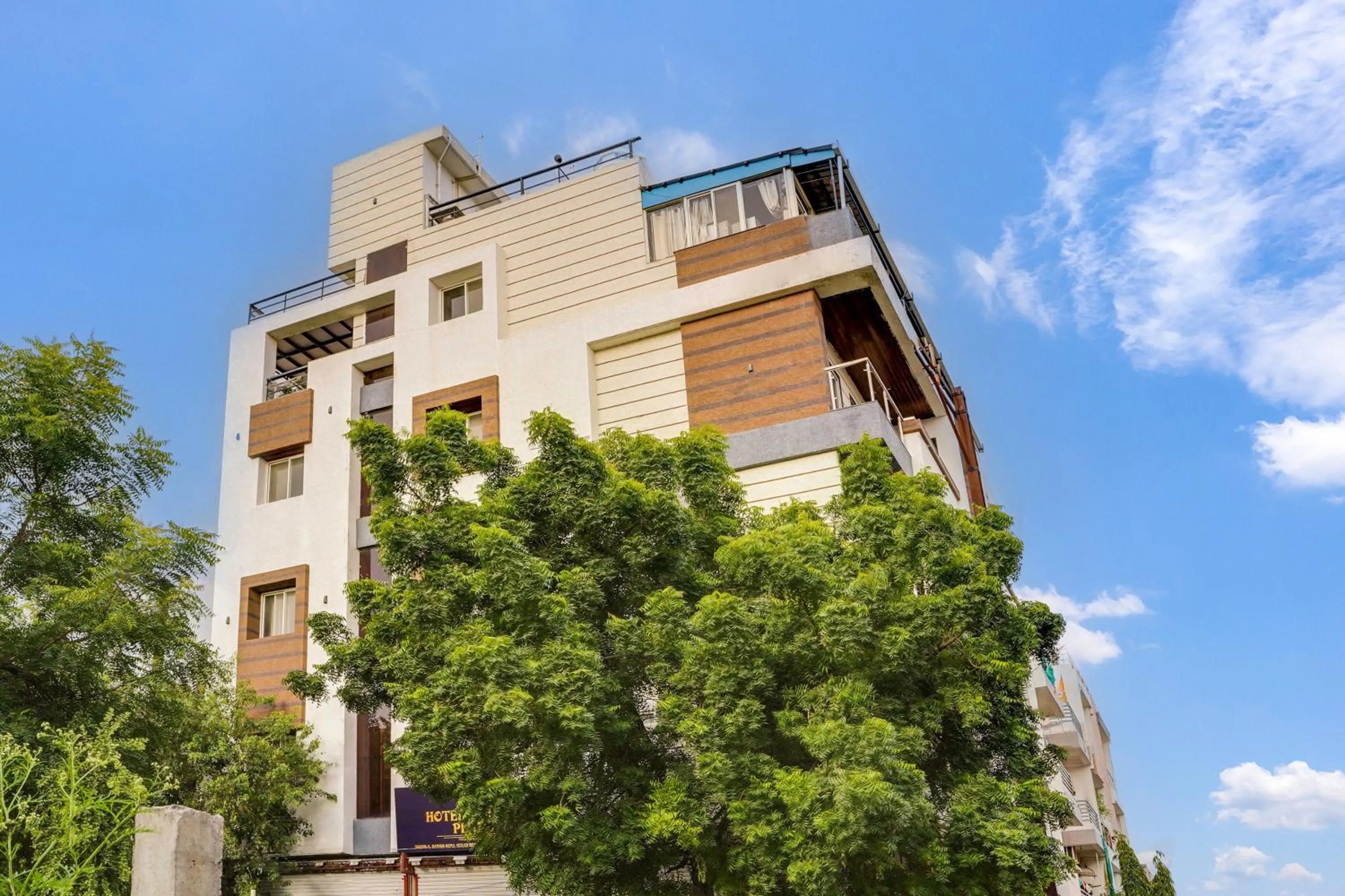 Facade/entrance in Hotel O Golden Pearl