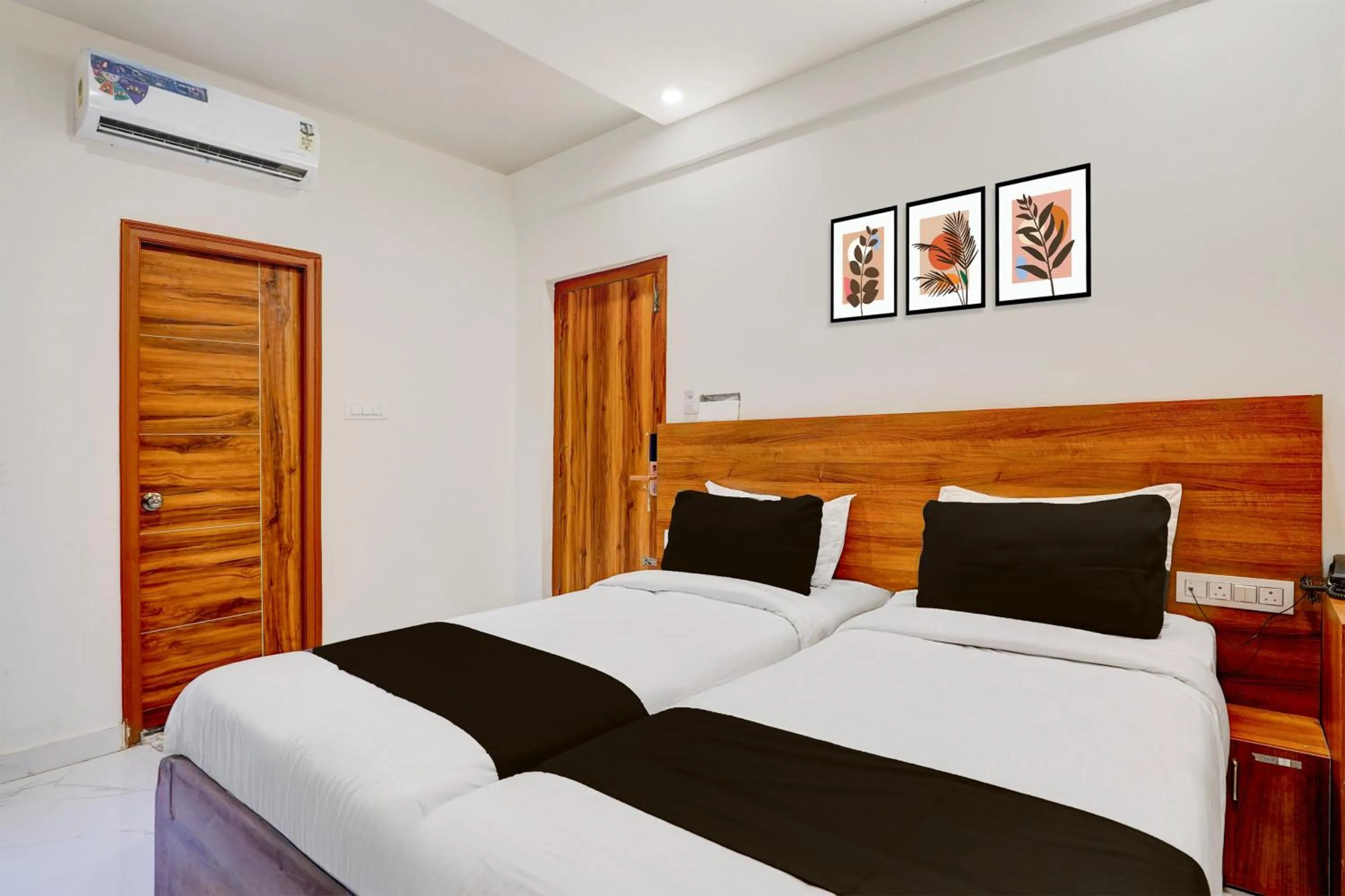 Bedroom, Bed in Super Townhouse Marathahalli Near Sri Nagalingeshwar Swamy Temple Formerly Hotel Avenue