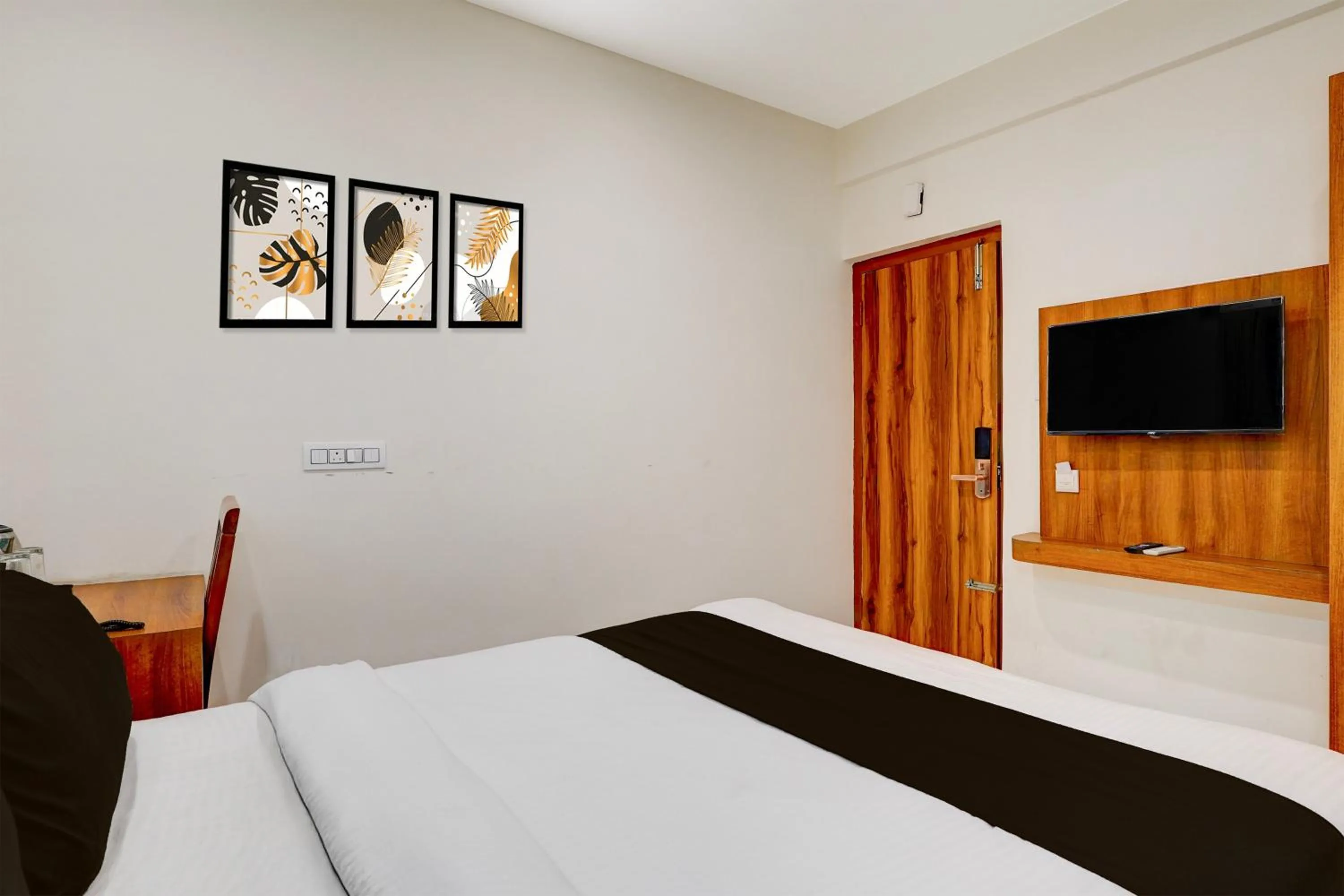 Bedroom, Bed in Super Townhouse Marathahalli Near Sri Nagalingeshwar Swamy Temple Formerly Hotel Avenue