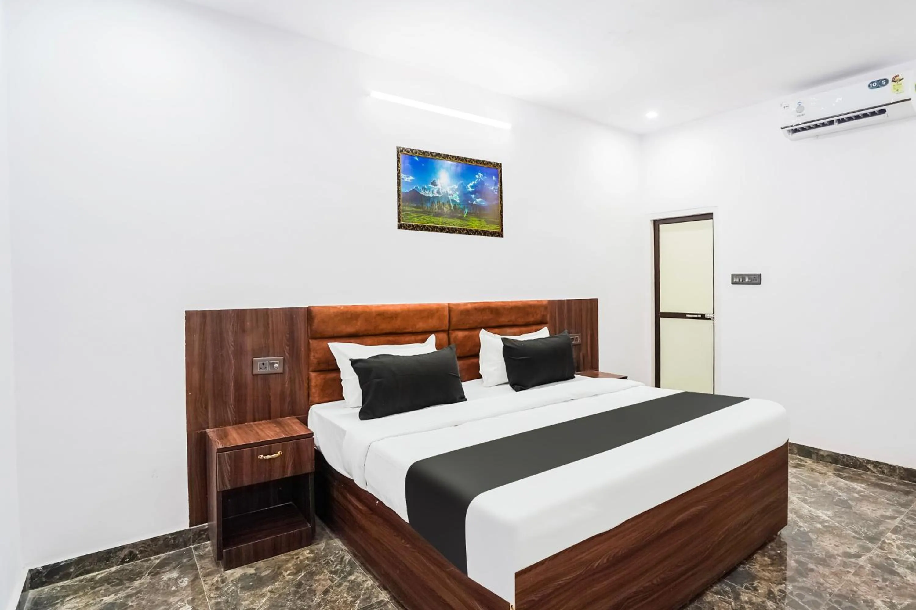 Bedroom, Bed in Hotel O Shivankar Paradise