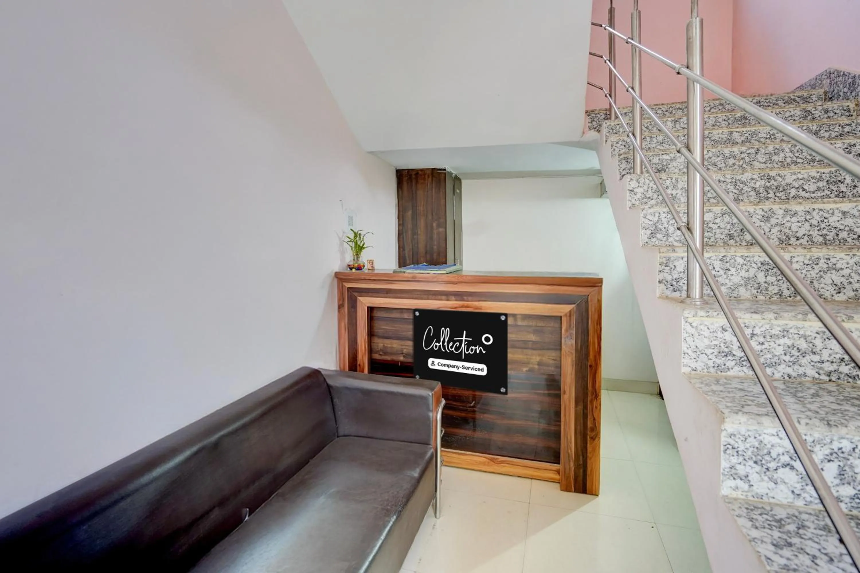 Lobby or reception in Super Collection O Patna Airport Formerly Hotel Shahi Mahal