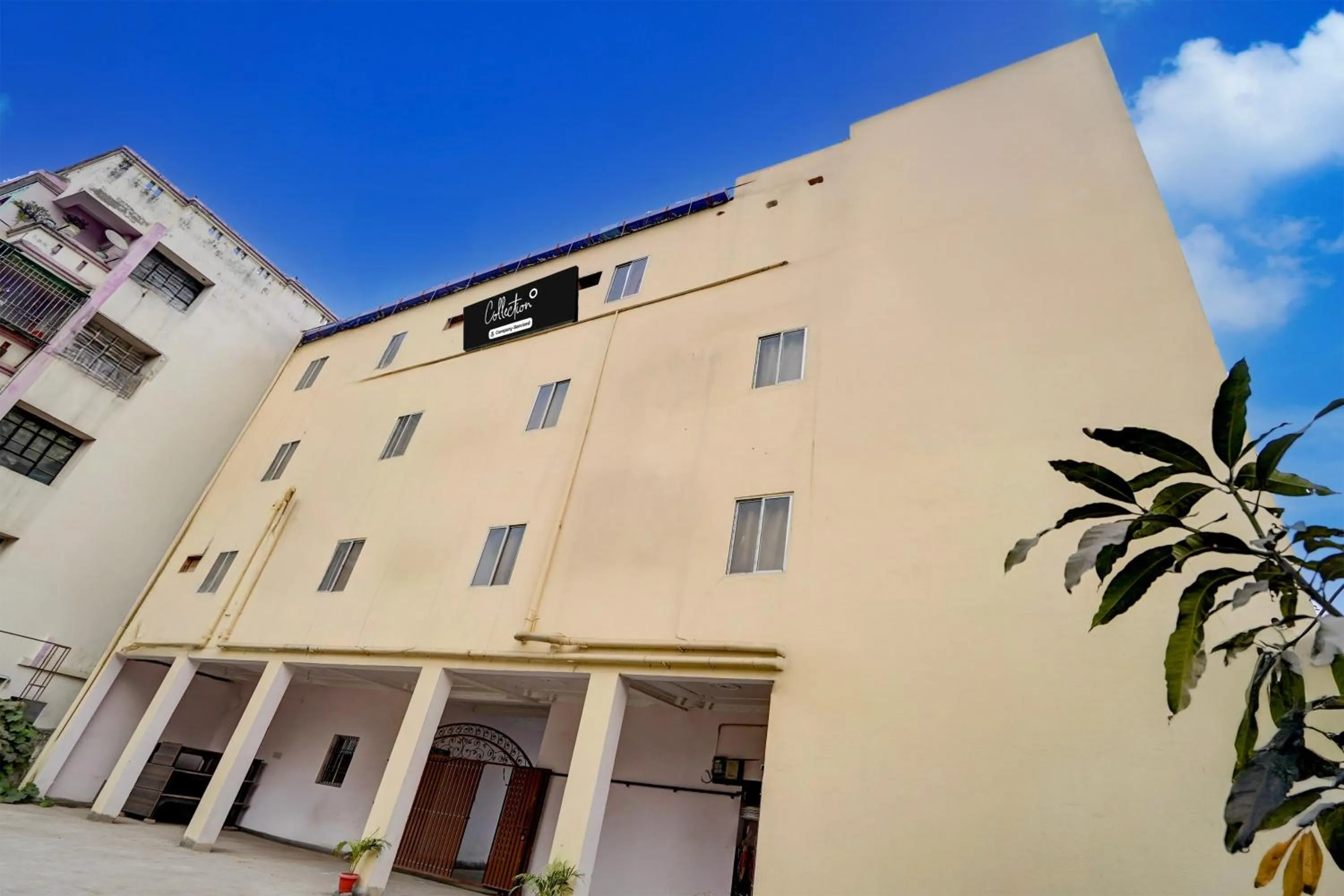 Facade/entrance in Super Collection O Patna Airport Formerly Hotel Shahi Mahal