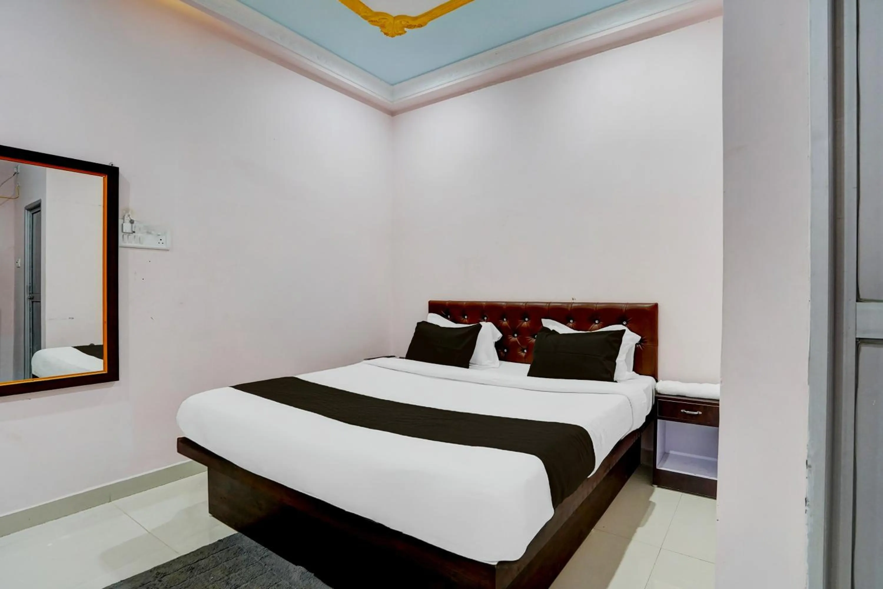 Bedroom, Bed in Super Collection O Patna Airport Formerly Hotel Shahi Mahal