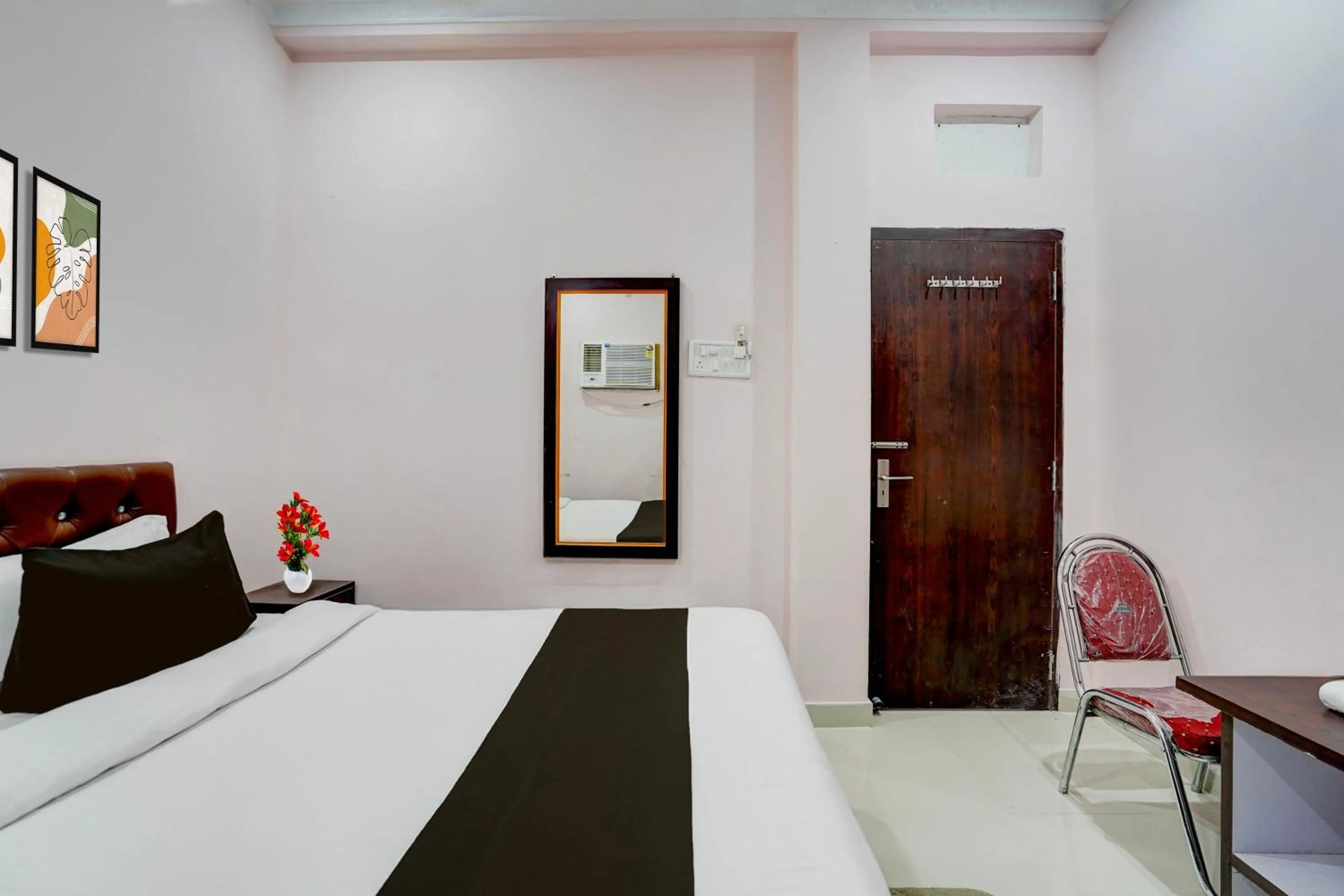 Bedroom, Bed in Super Collection O Patna Airport Formerly Hotel Shahi Mahal