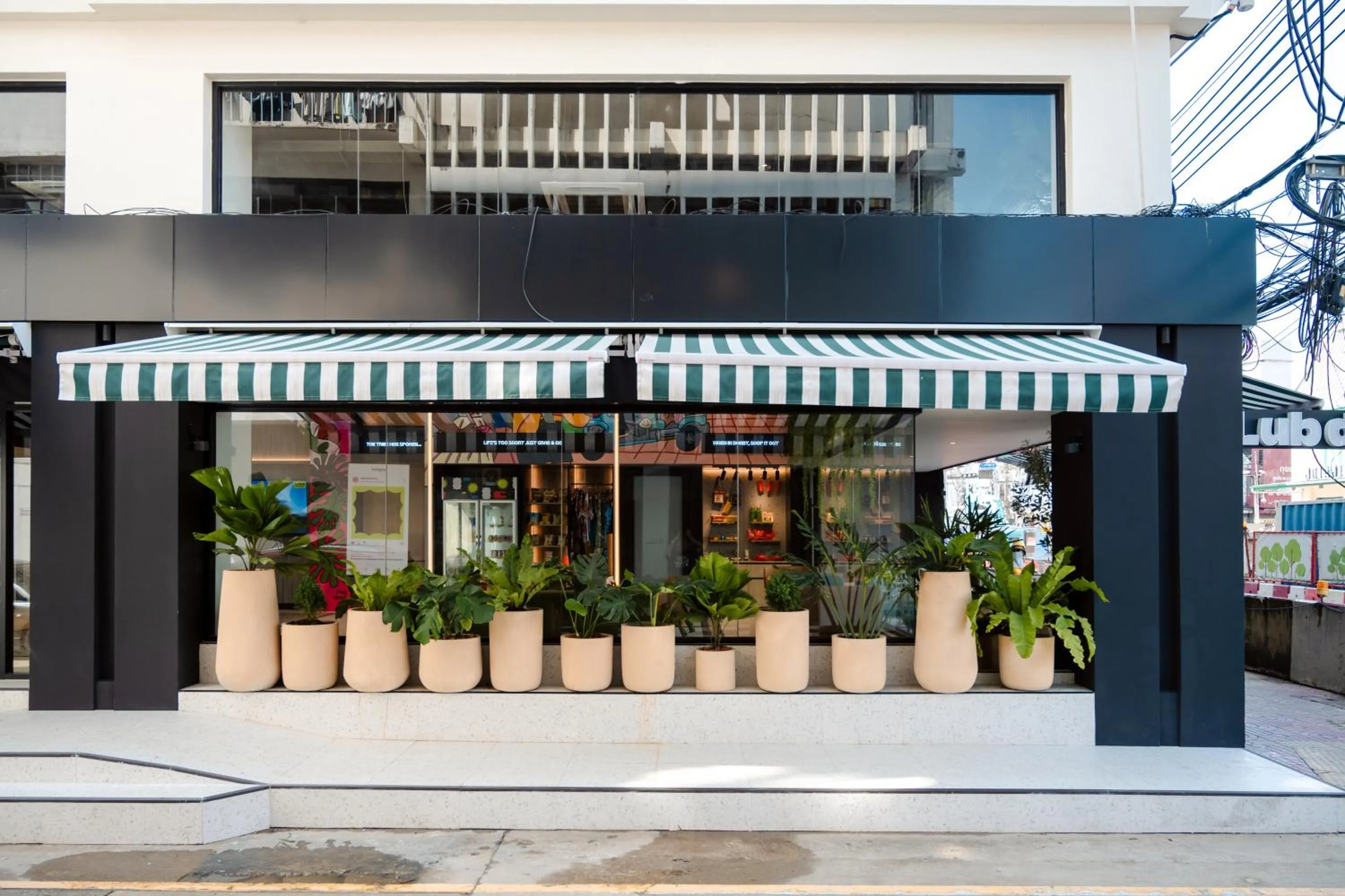 Property building in Lub d Bangkok Chinatown - Steps from Sam Yod MRT Station